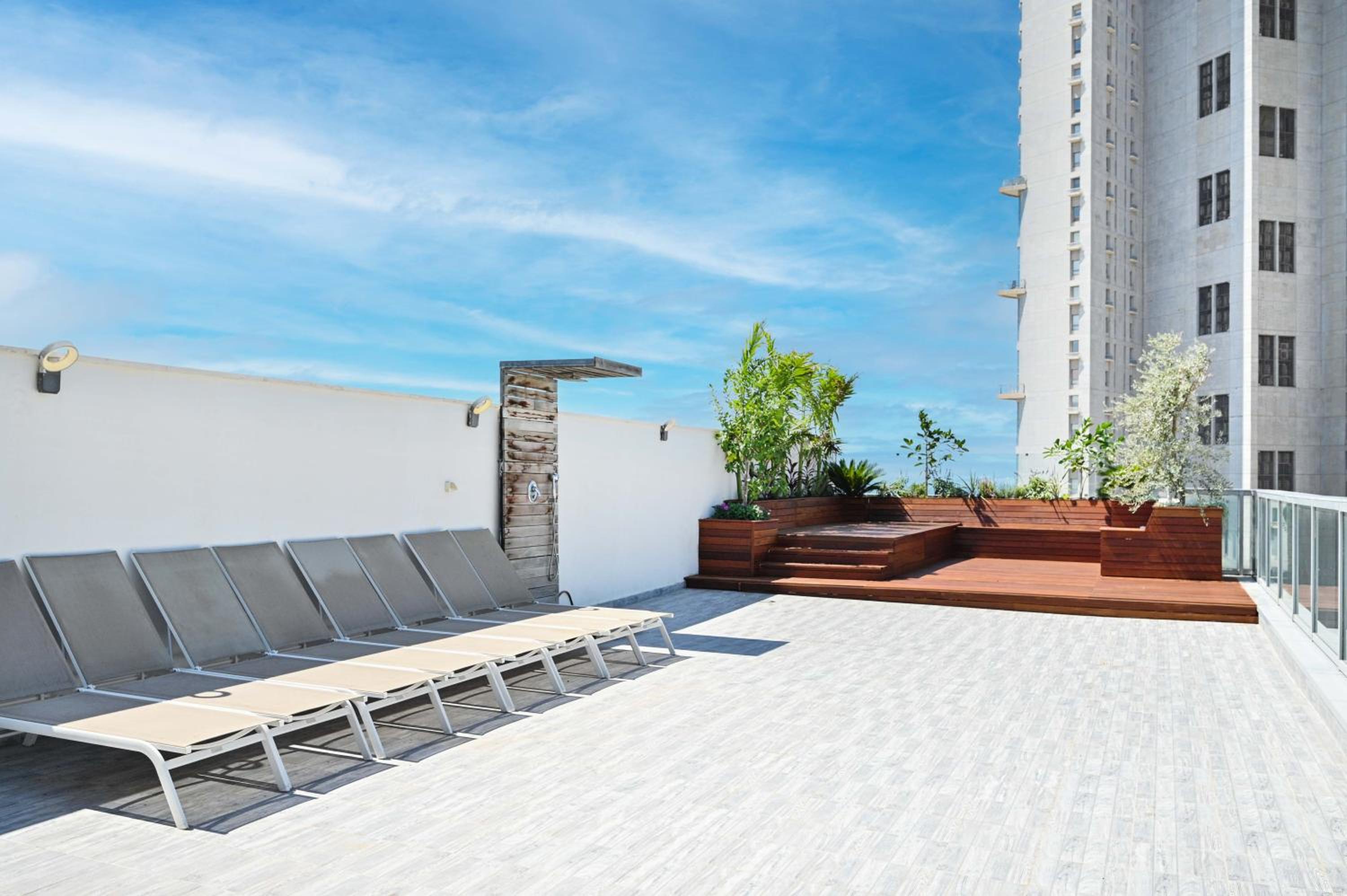 Modern Sky Penthouse 3BR with parking by HolyGuest view 5