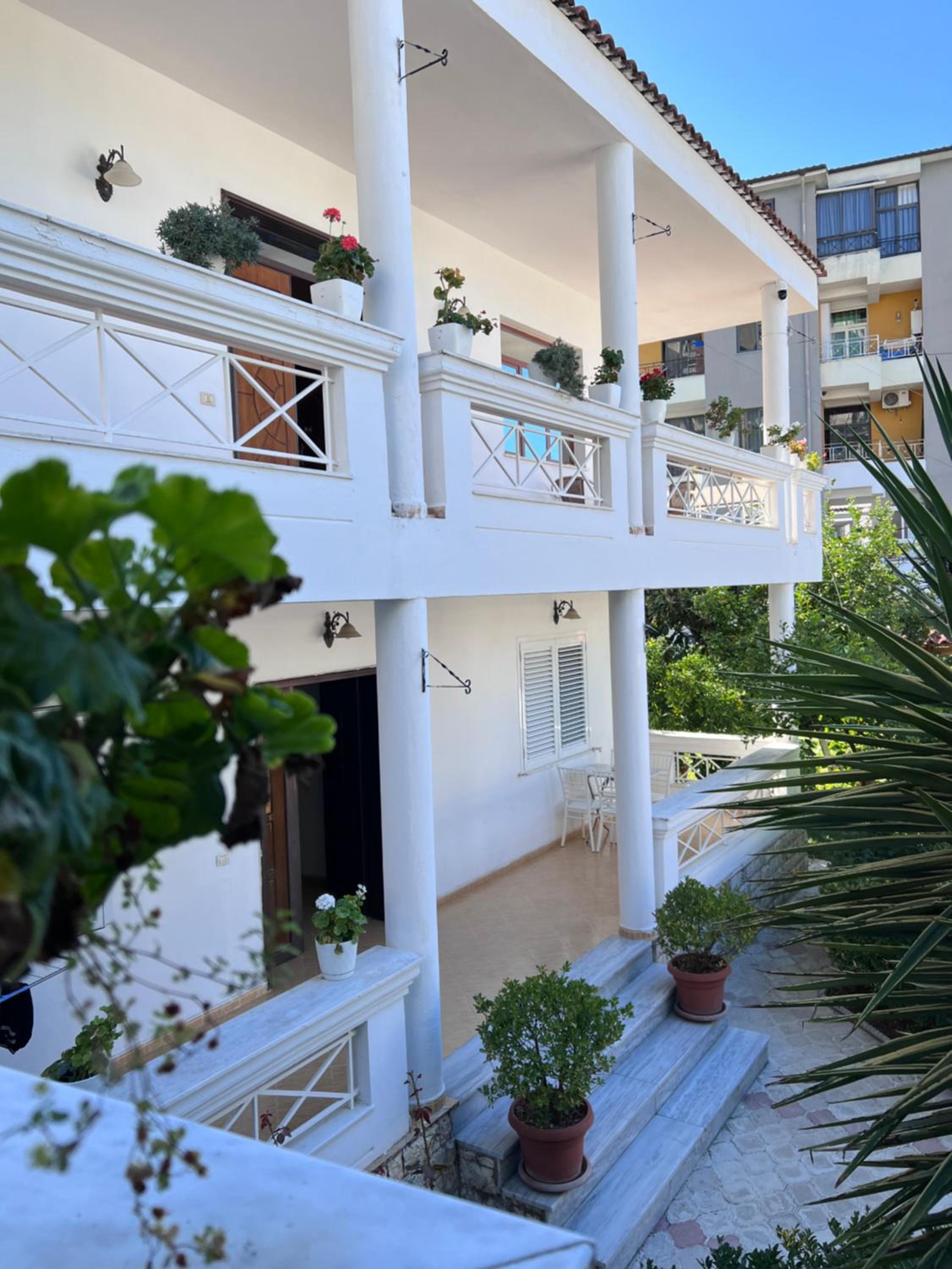 White Star Villa - Studio Apartments with Parking