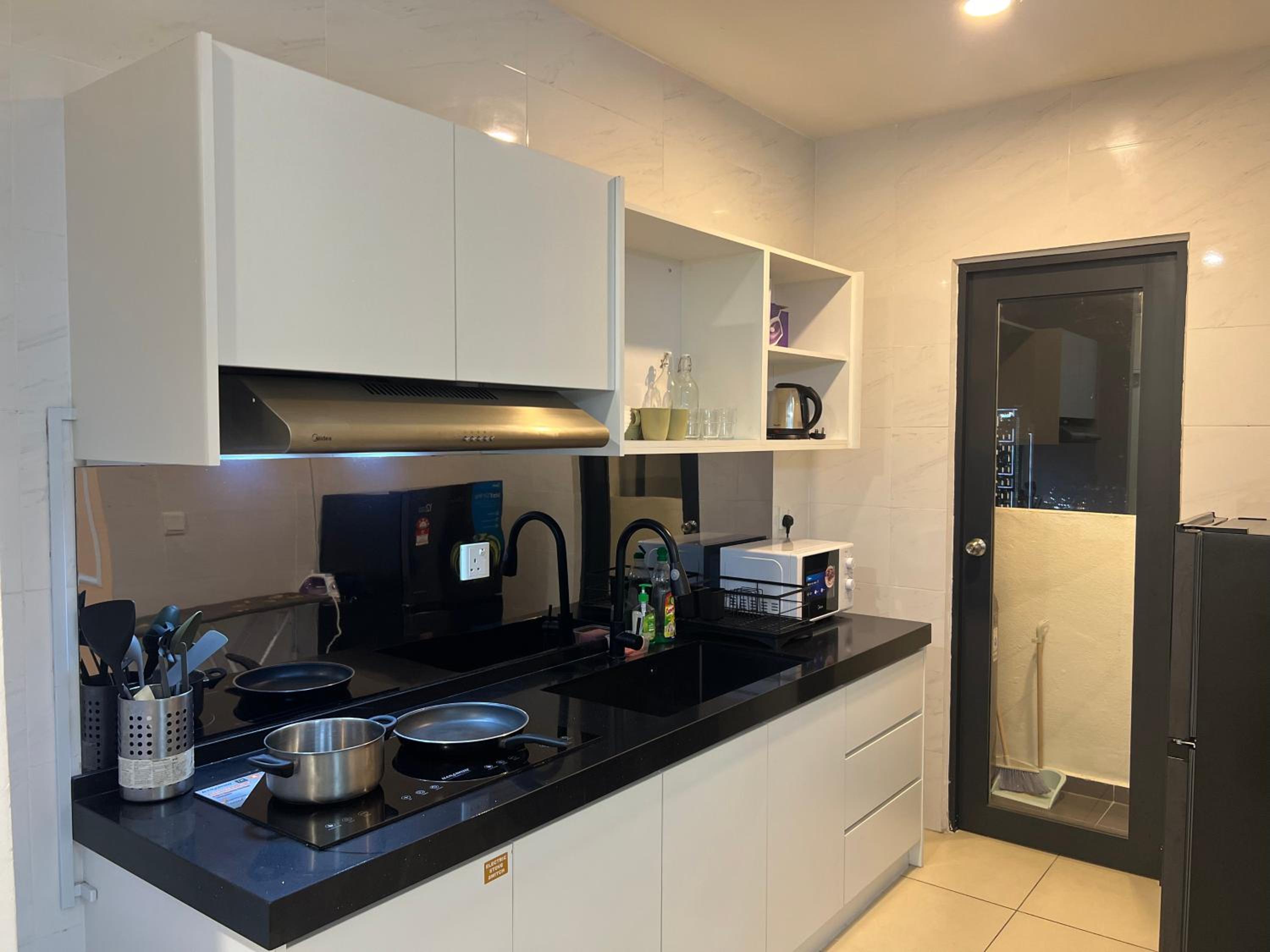 RoseWood Suites At Reizz Residence