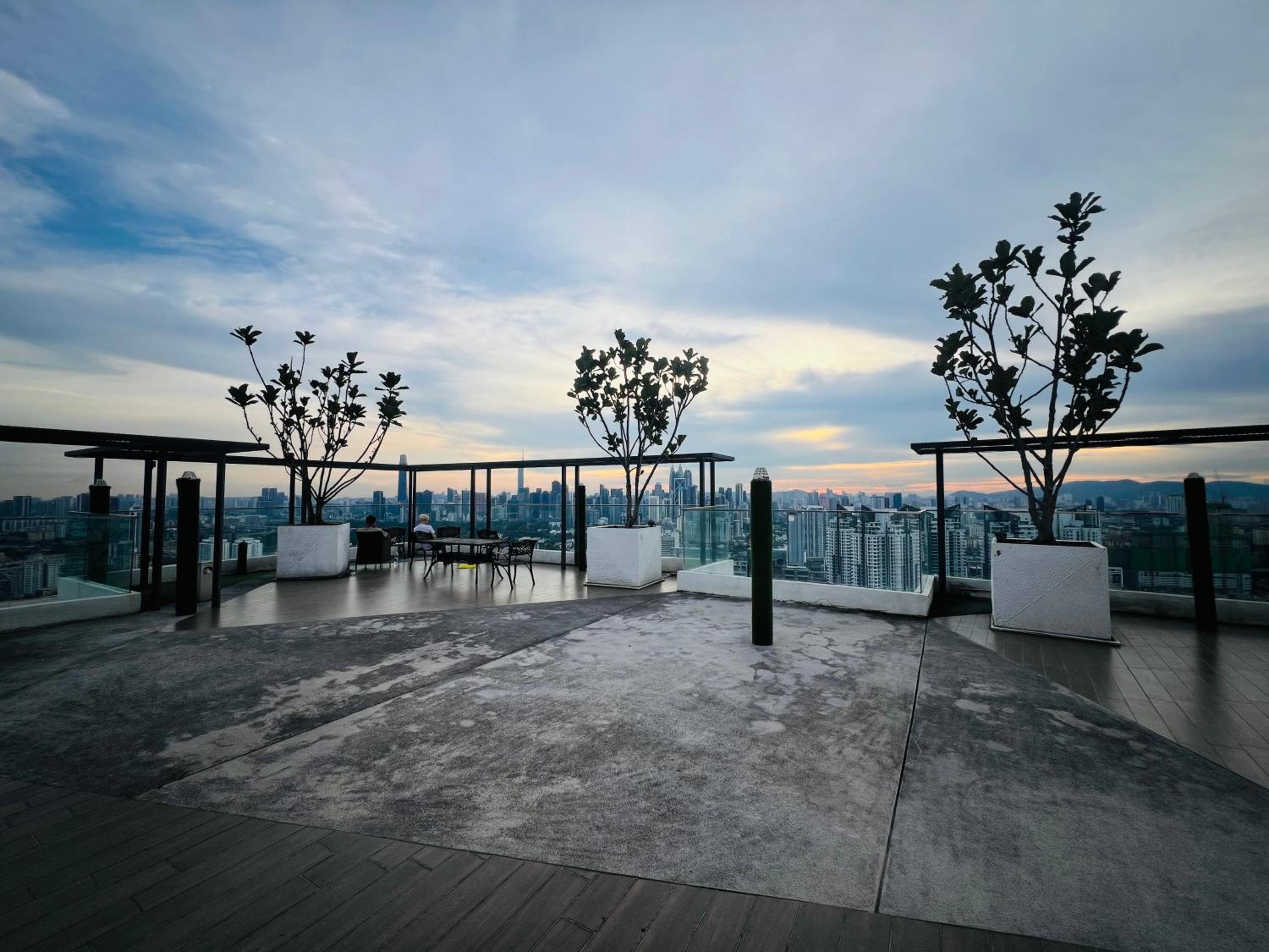 RoseWood Suites At Reizz Residence