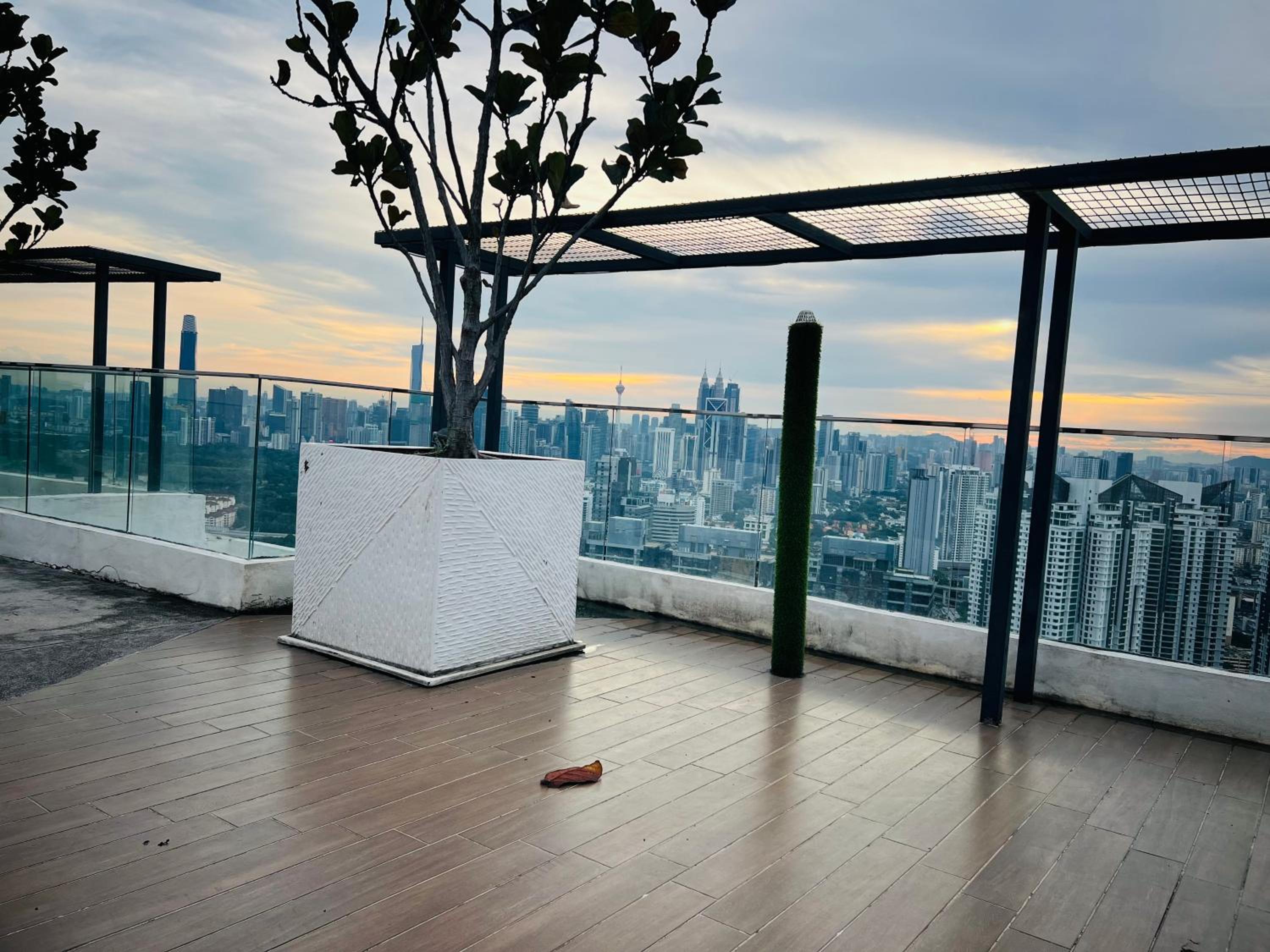 RoseWood Suites At Reizz Residence