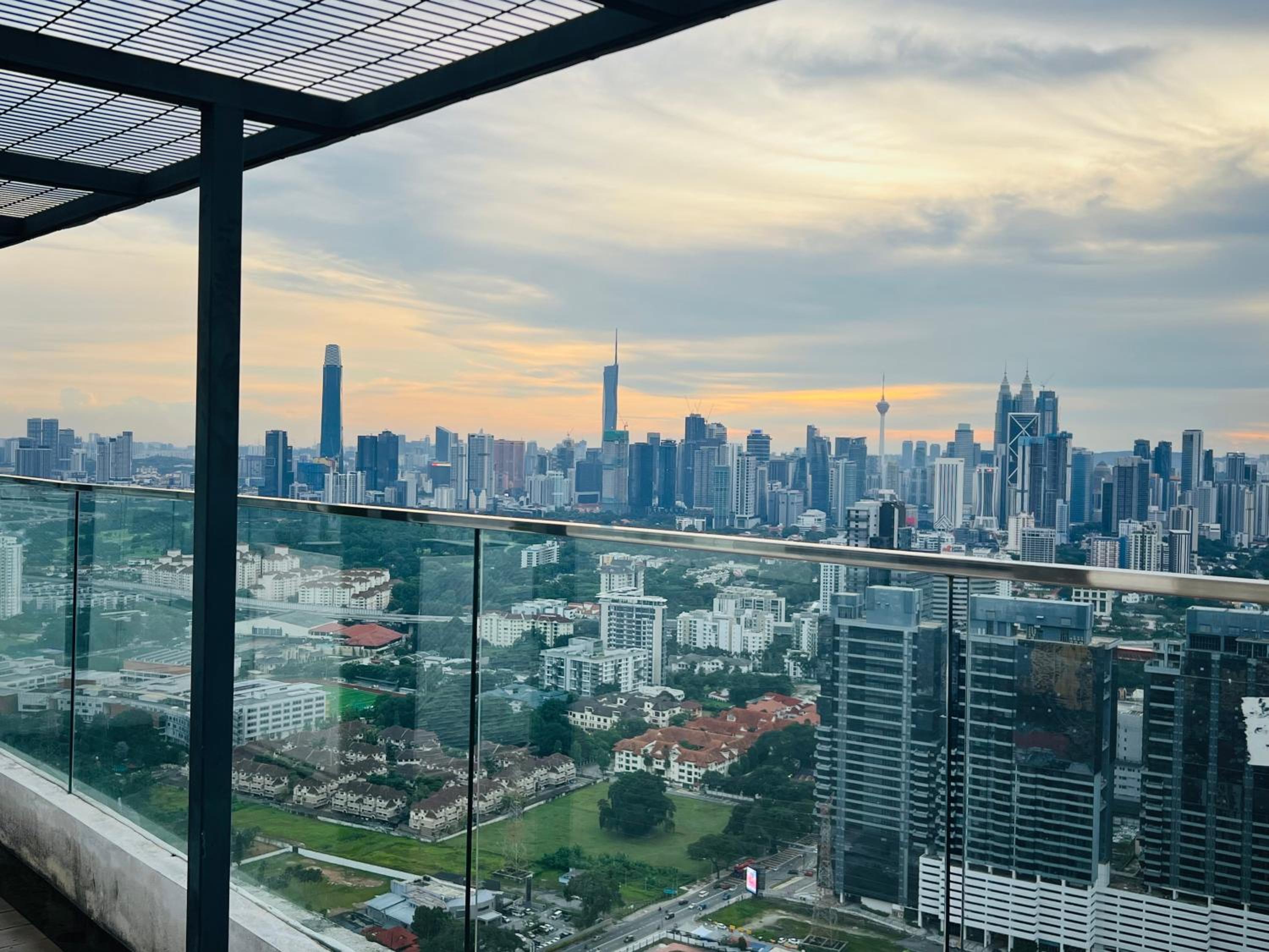 RoseWood Suites At Reizz Residence