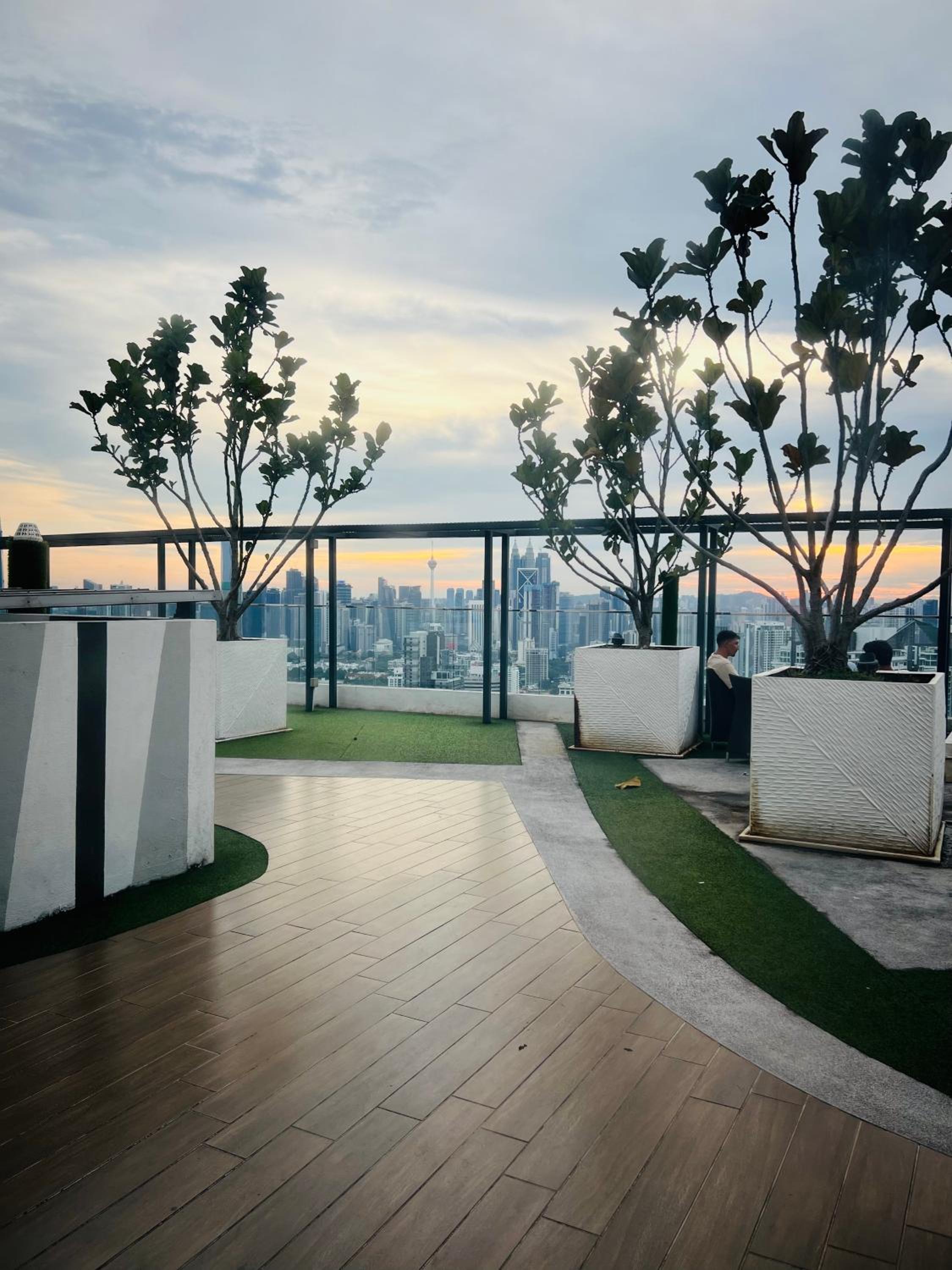 RoseWood Suites At Reizz Residence