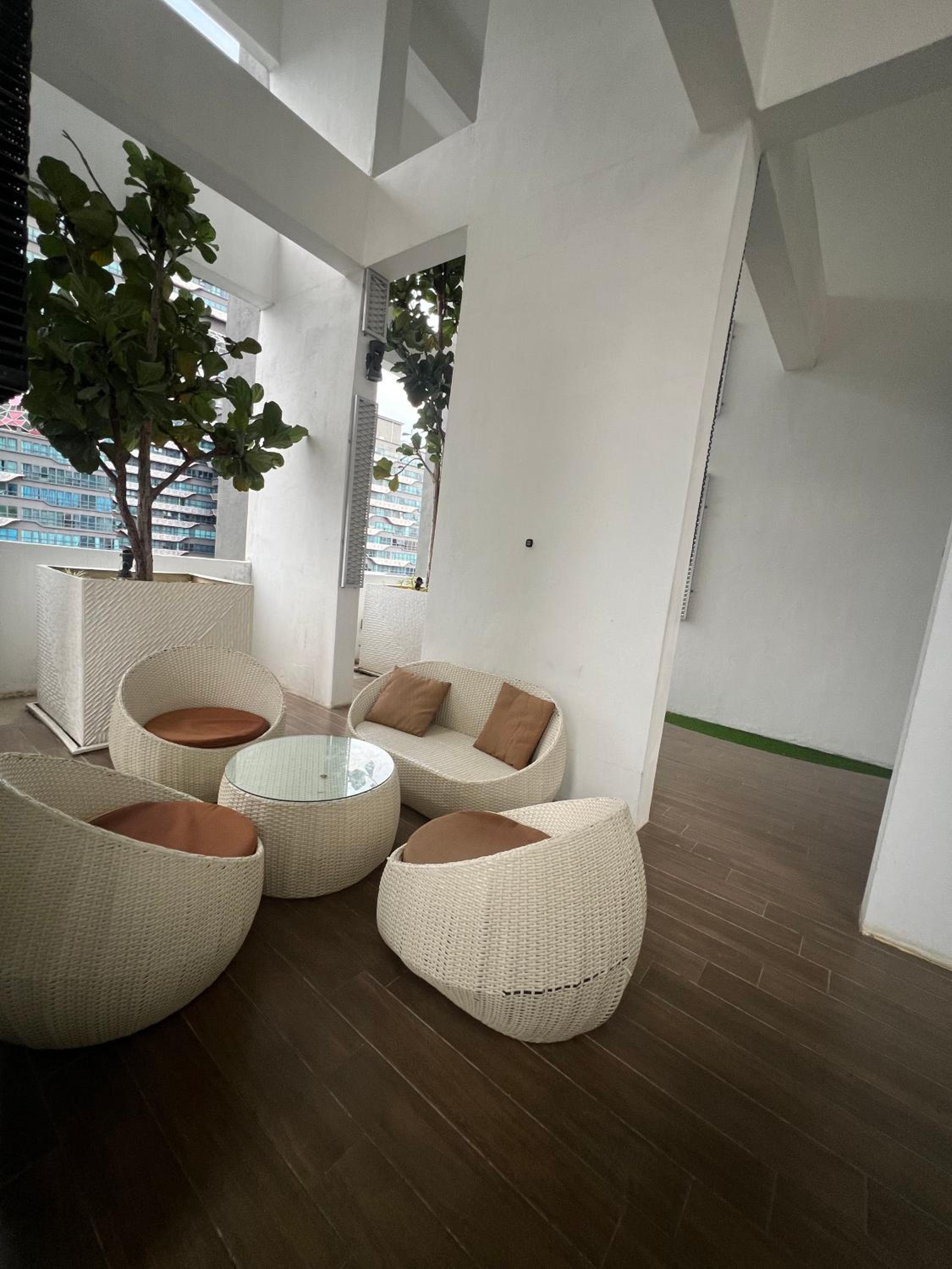 RoseWood Suites At Reizz Residence