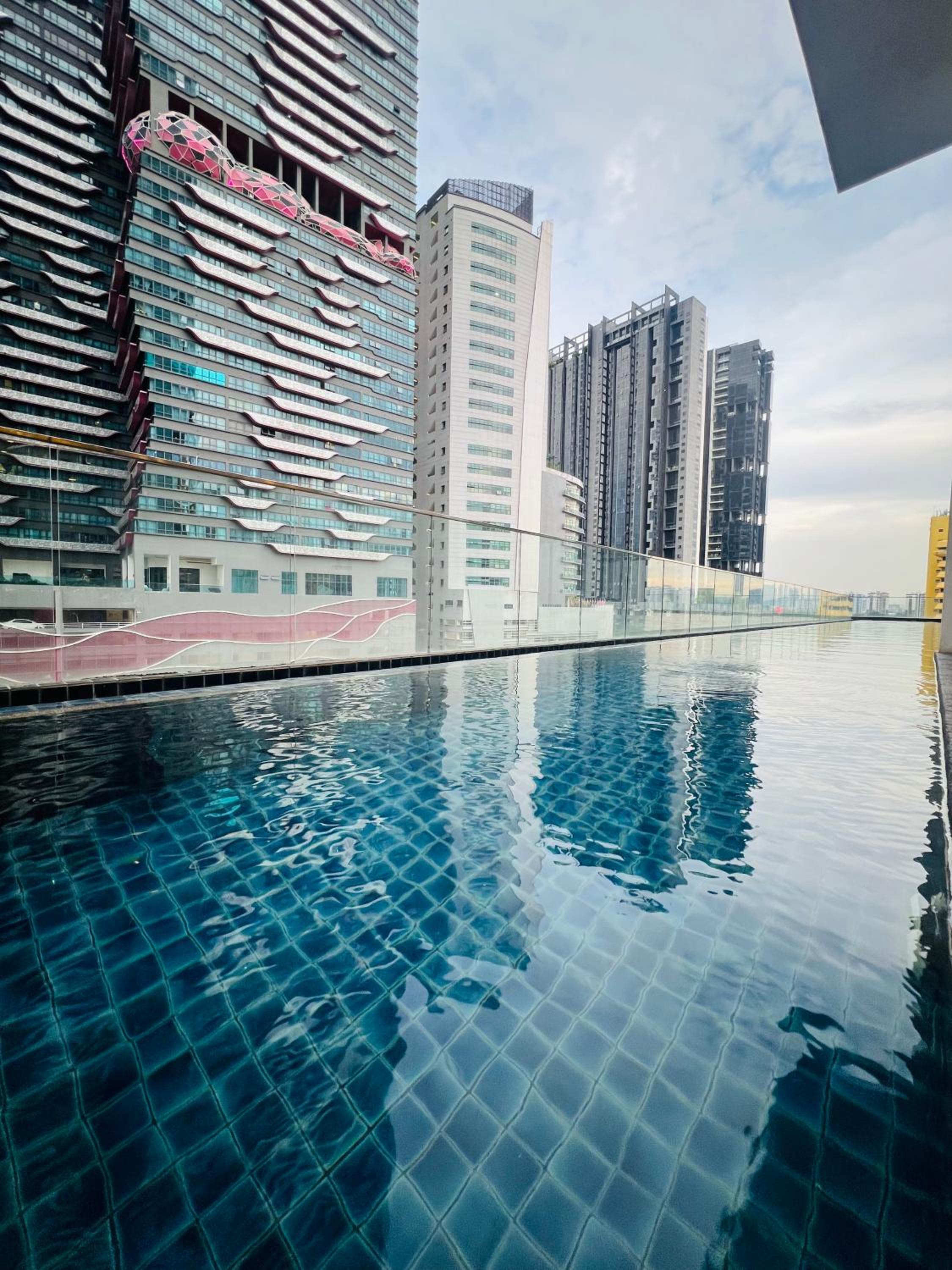 RoseWood Suites At Reizz Residence