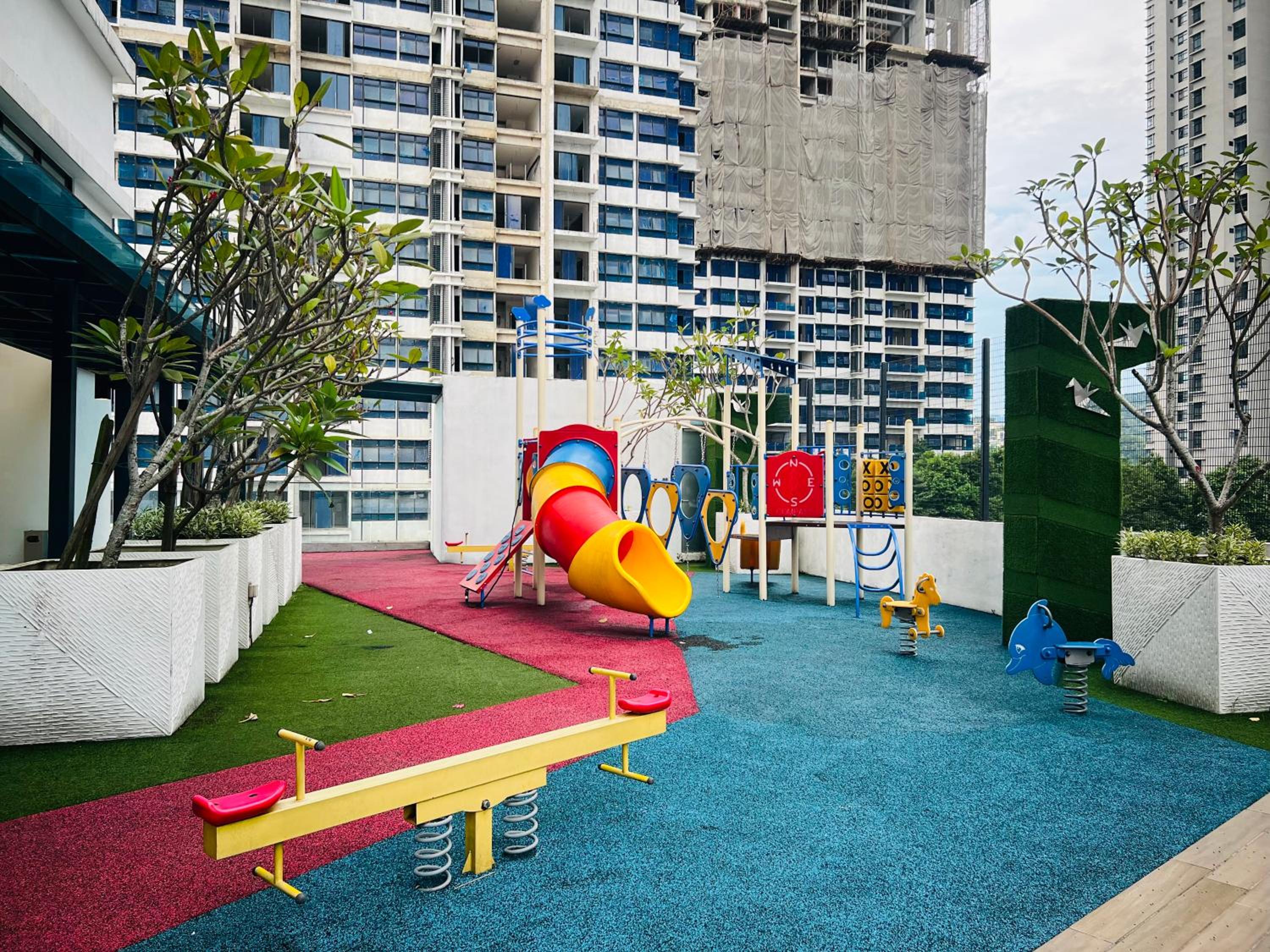 RoseWood Suites At Reizz Residence