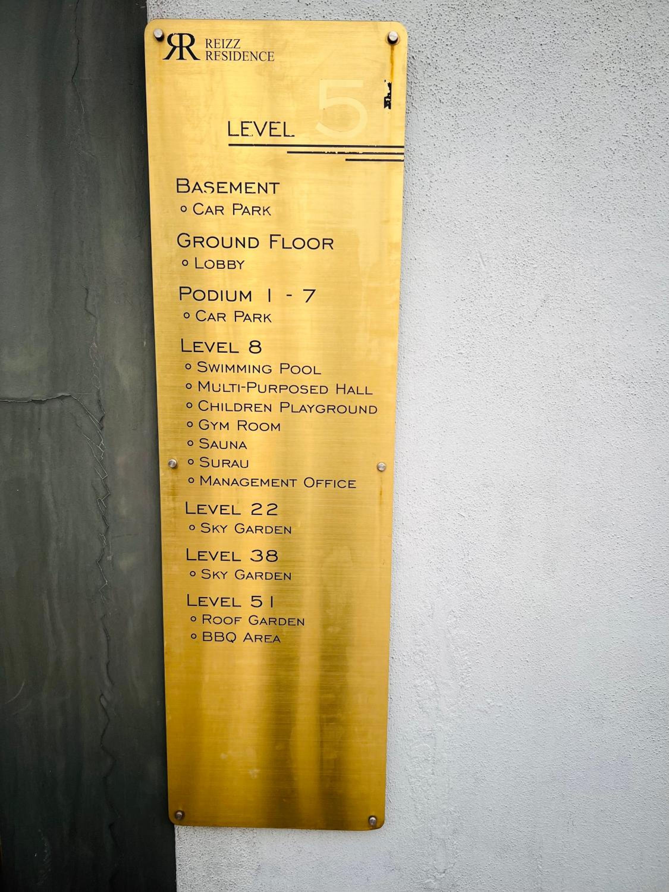 RoseWood Suites At Reizz Residence