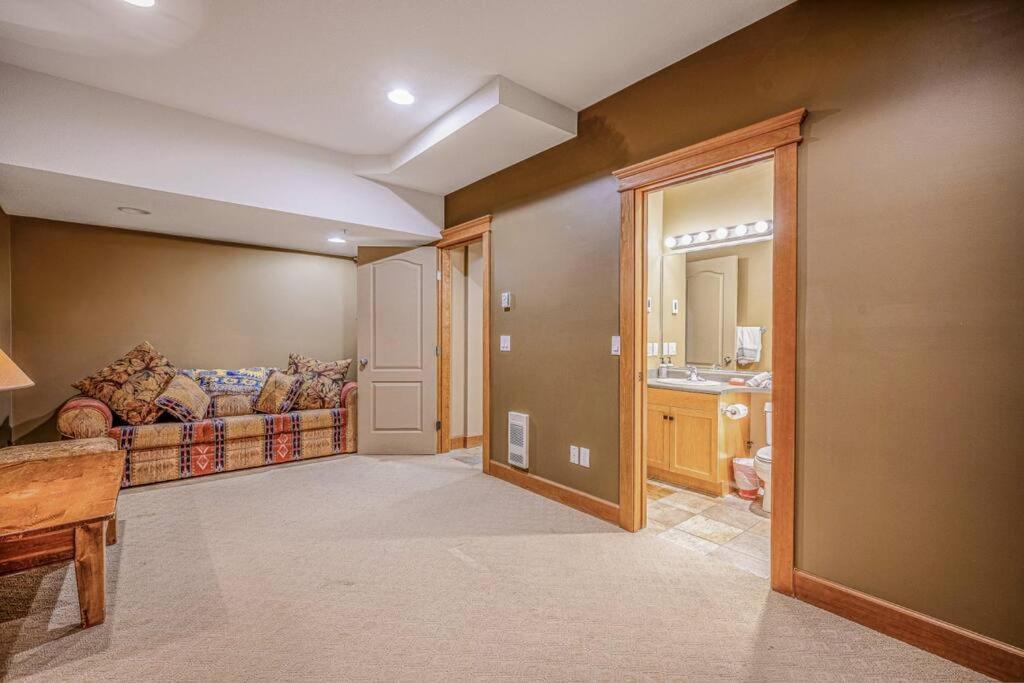 Treetop Getaway, Ski In and Out, Sleeps 10