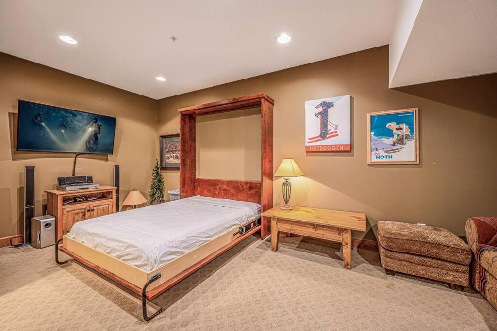 Treetop Getaway, Ski In and Out, Sleeps 10