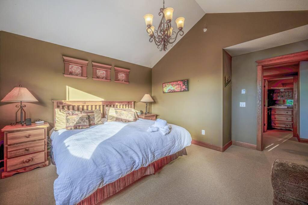 Treetop Getaway, Ski In and Out, Sleeps 10