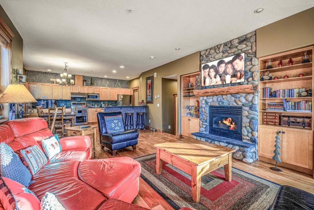 Treetop Getaway, Ski In and Out, Sleeps 10