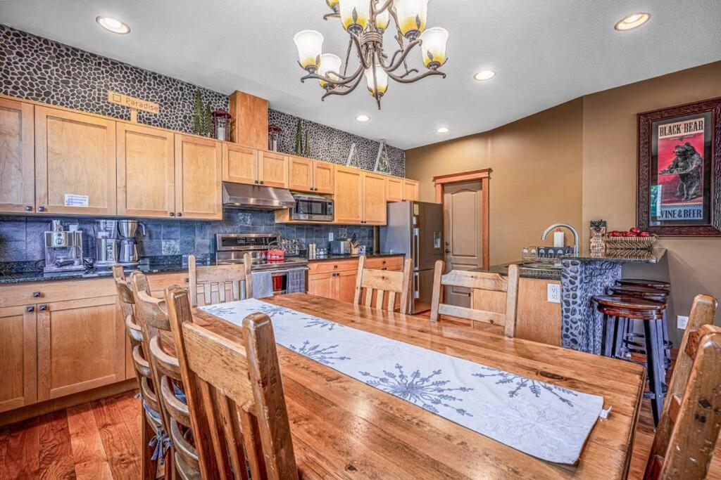 Treetop Getaway, Ski In and Out, Sleeps 10