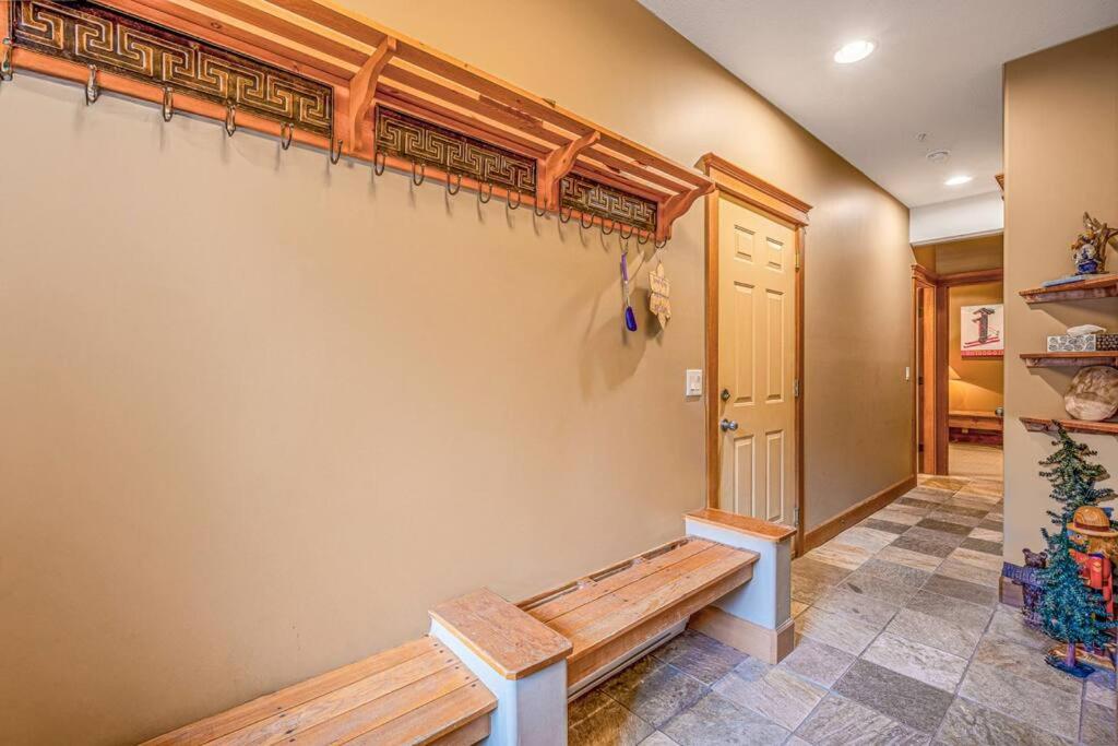 Treetop Getaway, Ski In and Out, Sleeps 10