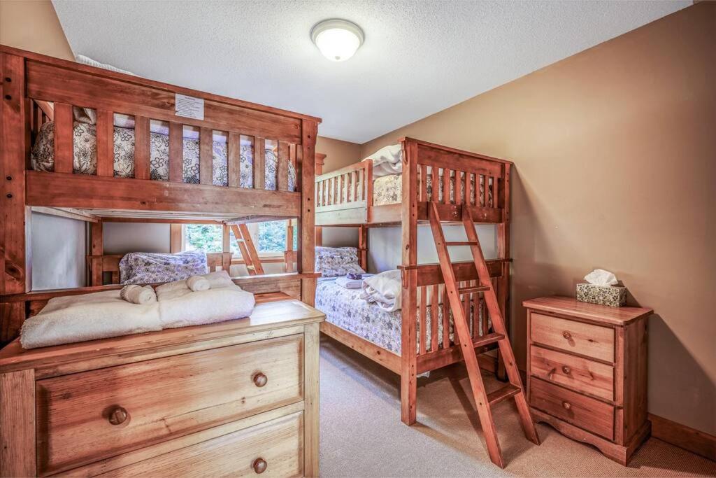 Treetop Getaway, Ski In and Out, Sleeps 10