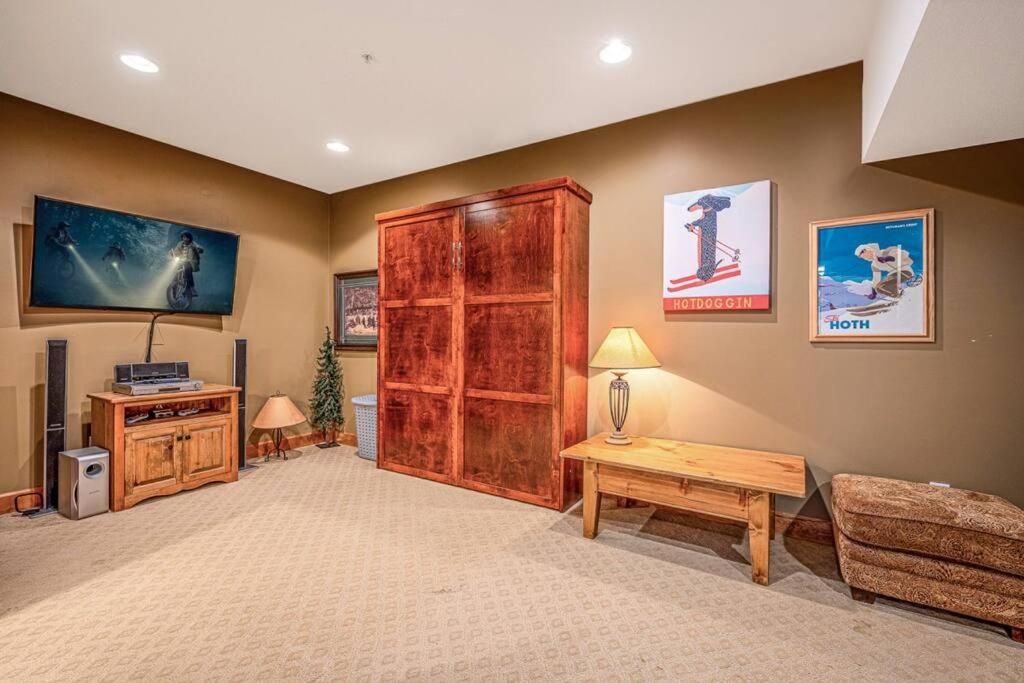 Treetop Getaway, Ski In and Out, Sleeps 10