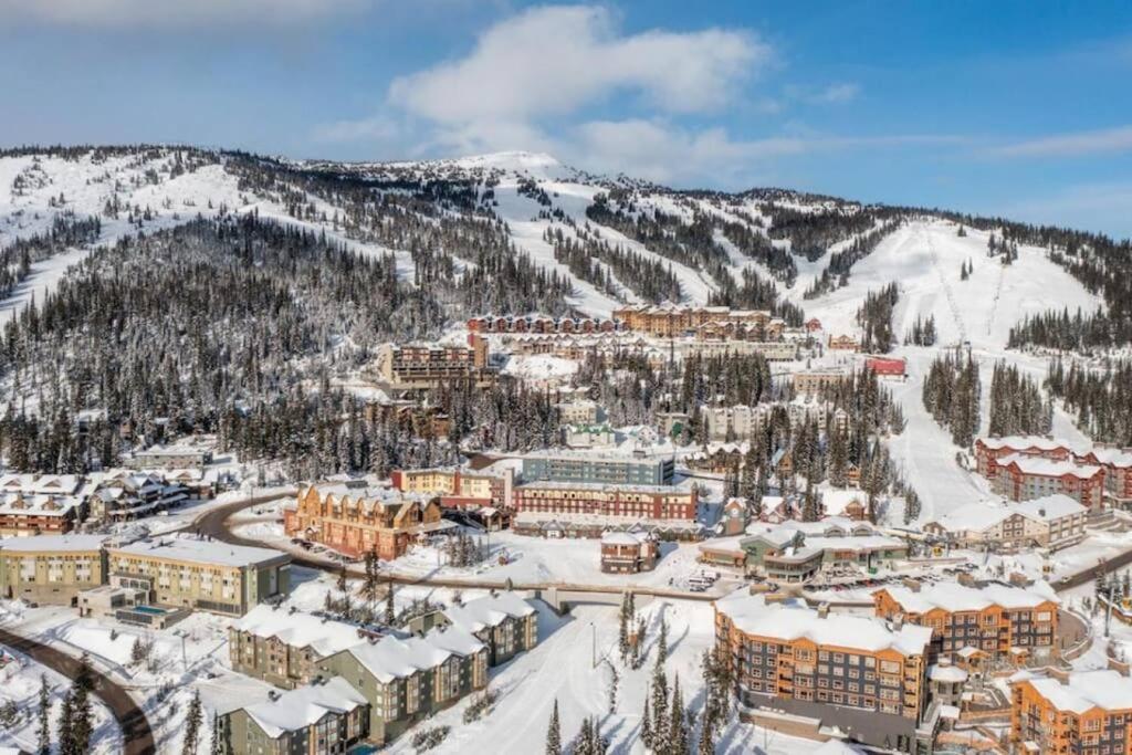 Treetop Getaway, Ski In and Out, Sleeps 10