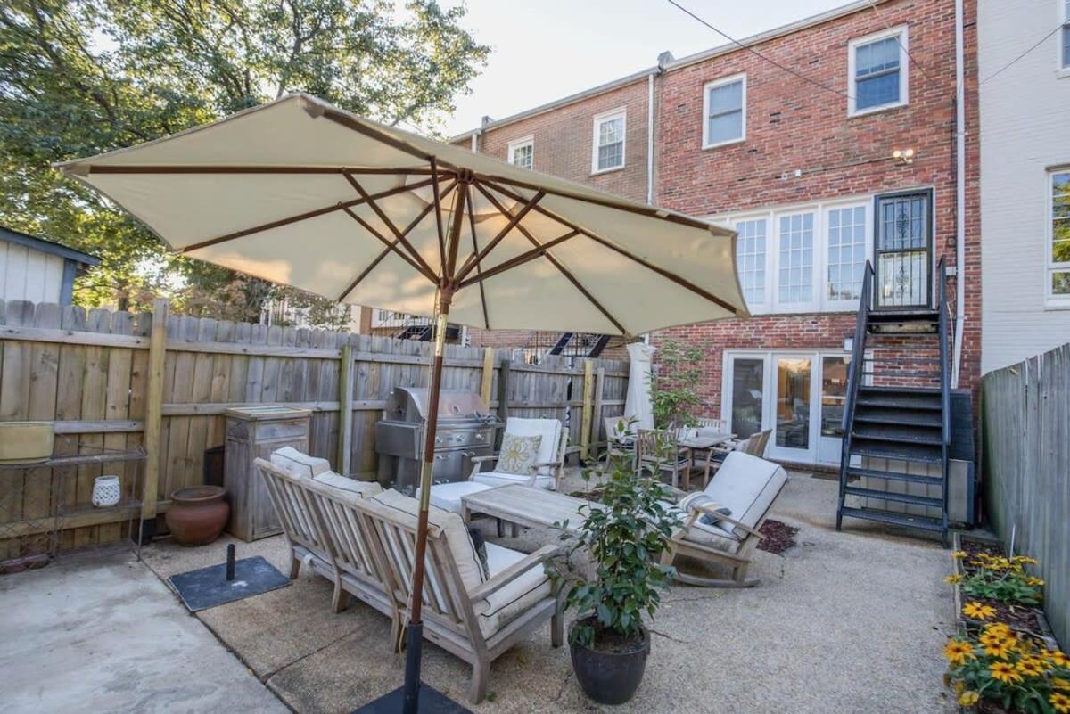Sojourn Capitol Hill 1 BR with Patio & Grill view 2