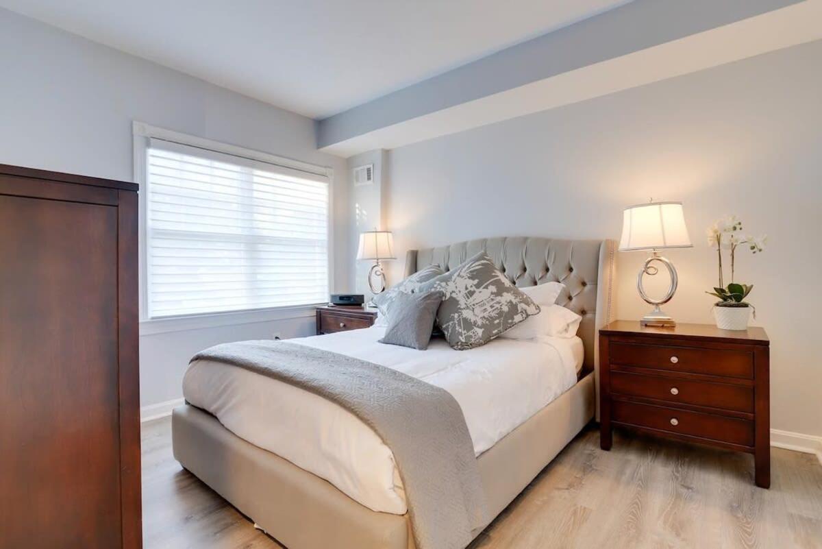 Sojourn Capitol Hill 1 BR with Patio & Grill view 5
