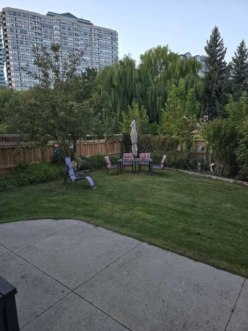 Cozy House-Downtown Mississauga