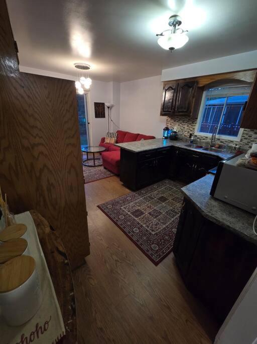 Cozy House-Downtown Mississauga