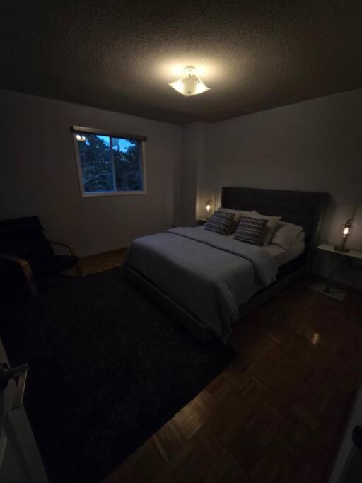 Cozy House-Downtown Mississauga