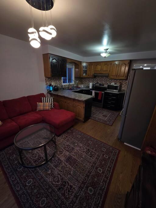 Cozy House-Downtown Mississauga