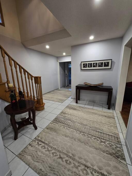 Cozy House-Downtown Mississauga