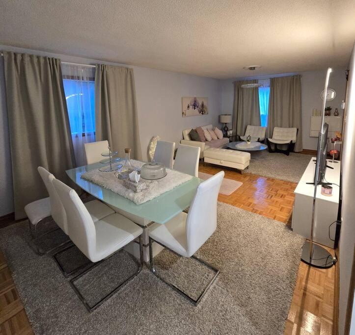 Cozy House-Downtown Mississauga