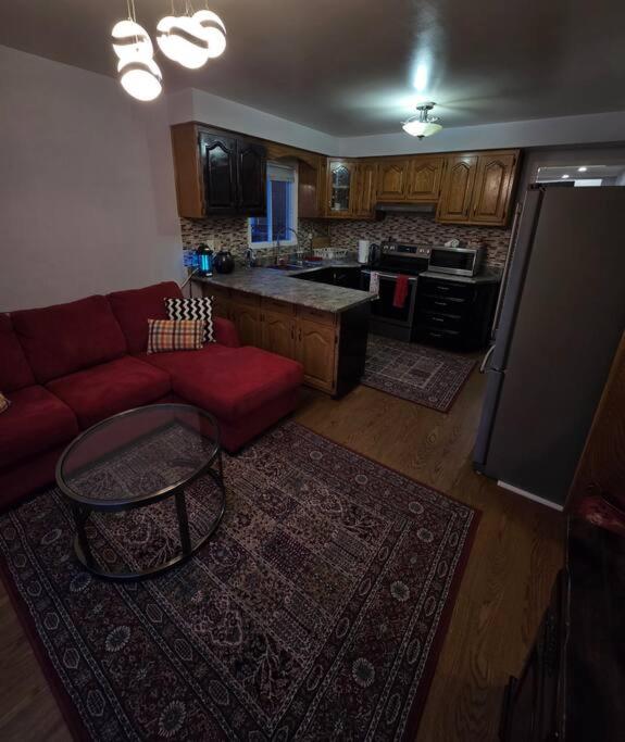 Cozy House-Downtown Mississauga