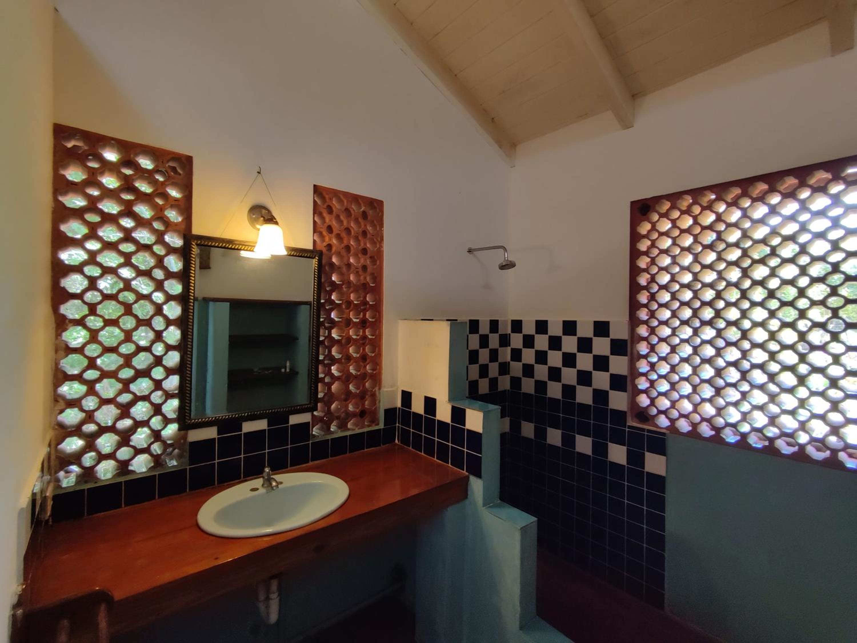 Casita Colonial con jardín