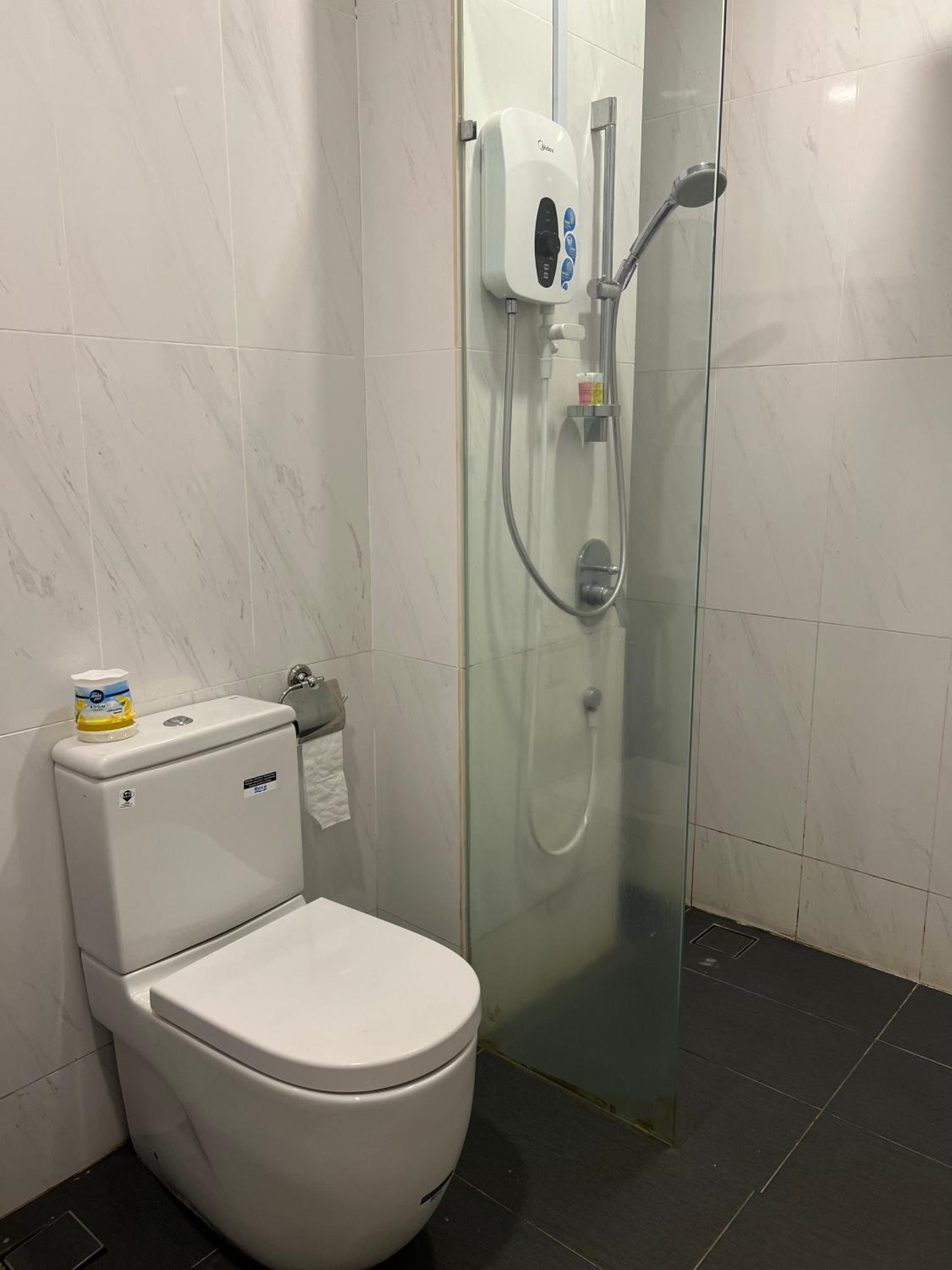 RoseWood Suites At Reizz Residence