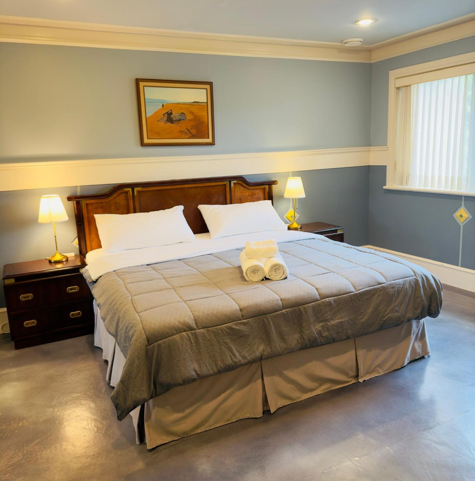 Unitrip King bed