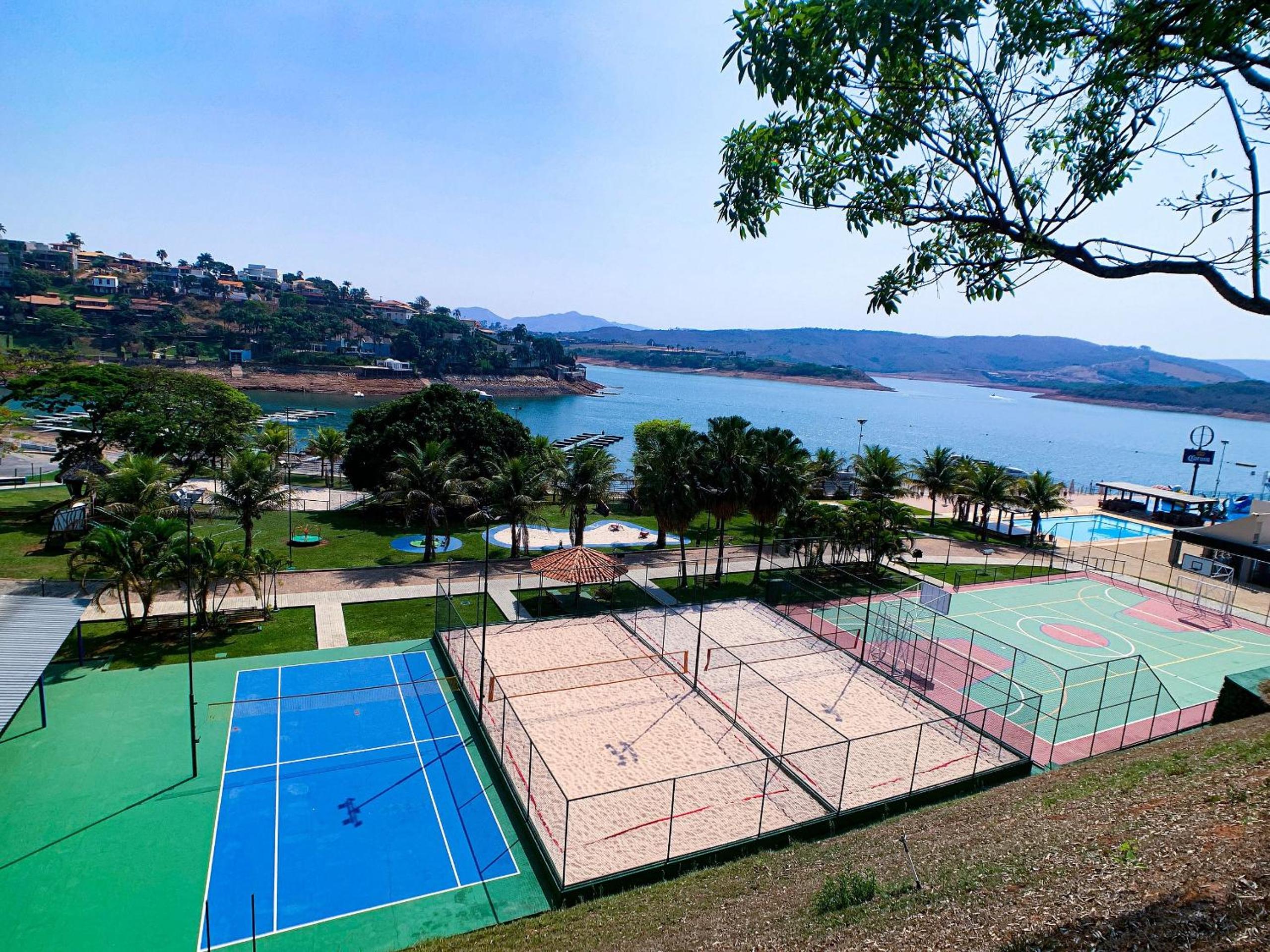 Suíte com Vista para o Lago em Capitólio em Escarpas do Lago