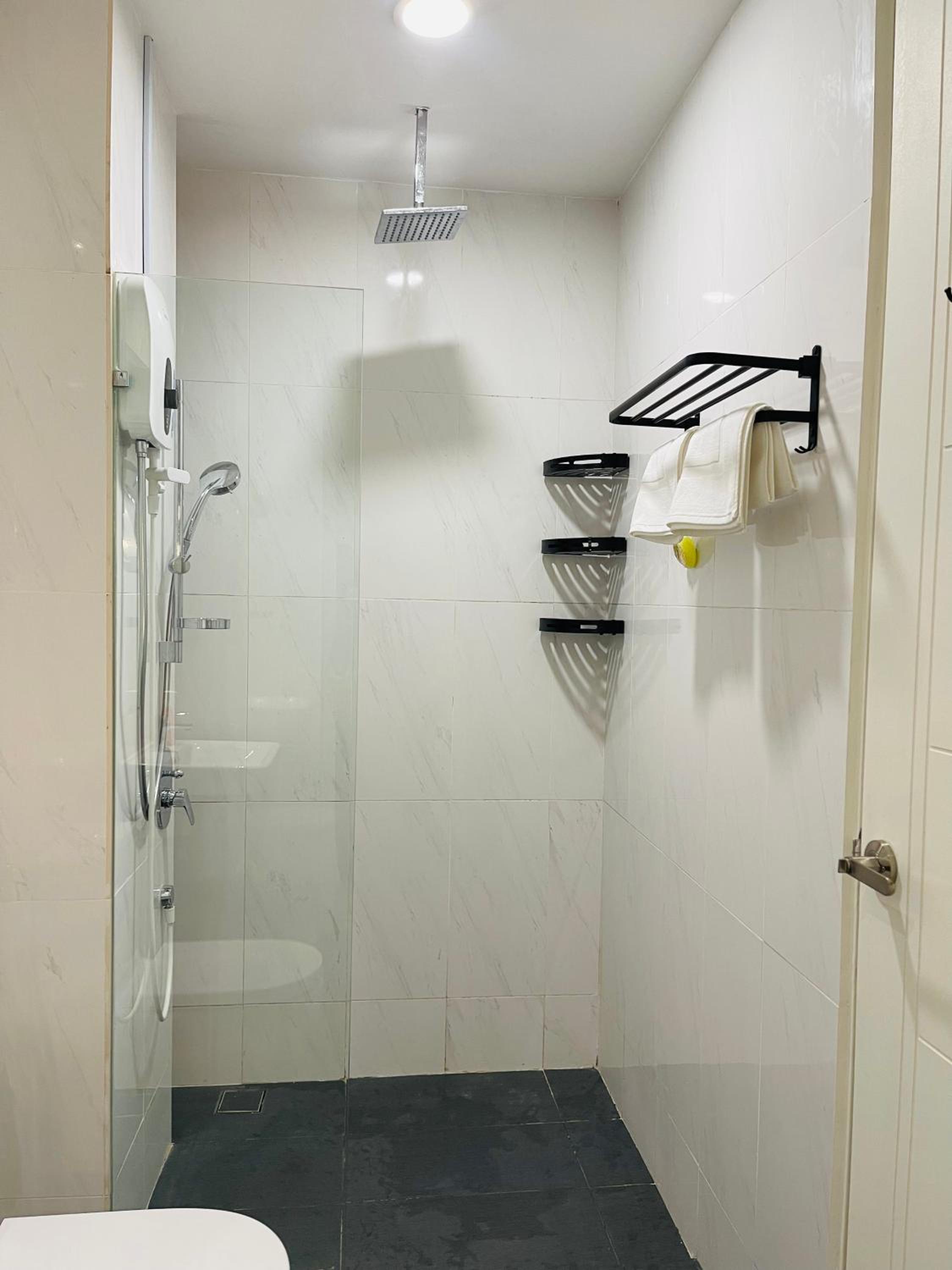 RoseWood Suites At Reizz Residence