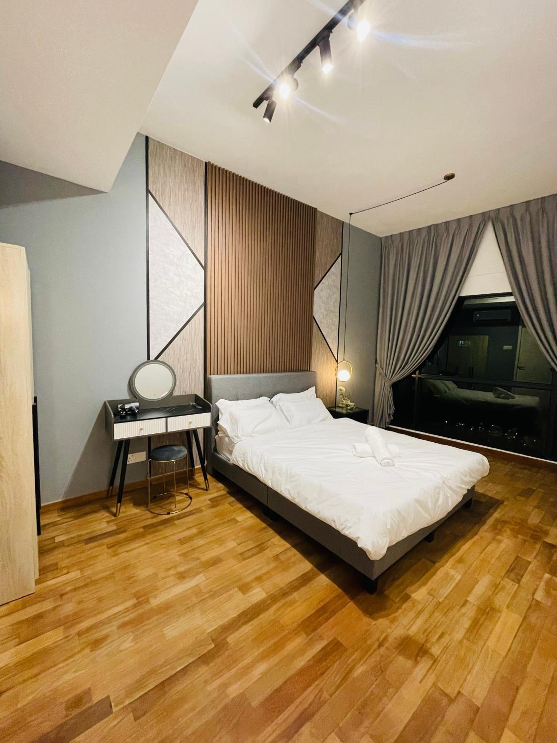 RoseWood Suites At Reizz Residence