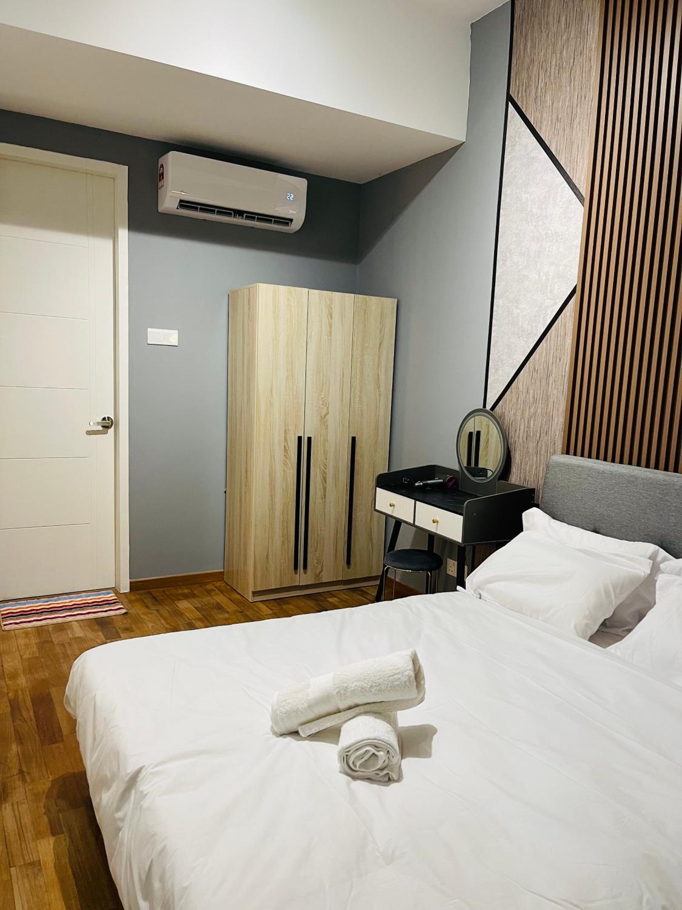 RoseWood Suites At Reizz Residence