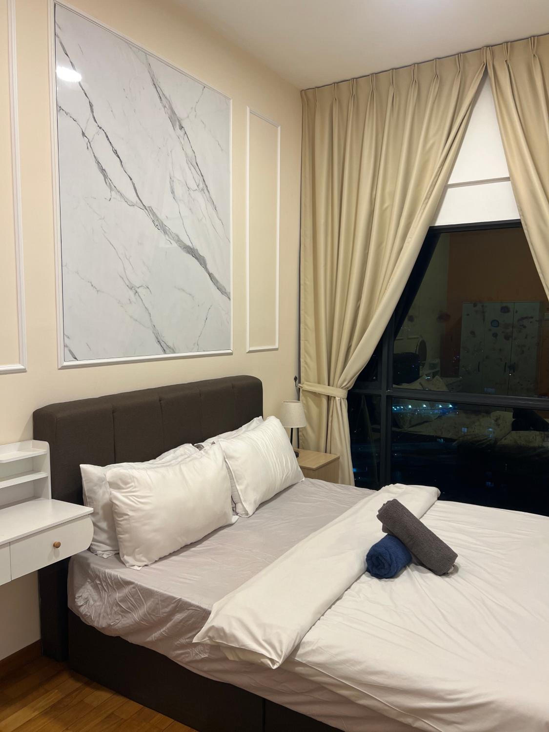 RoseWood Suites At Reizz Residence