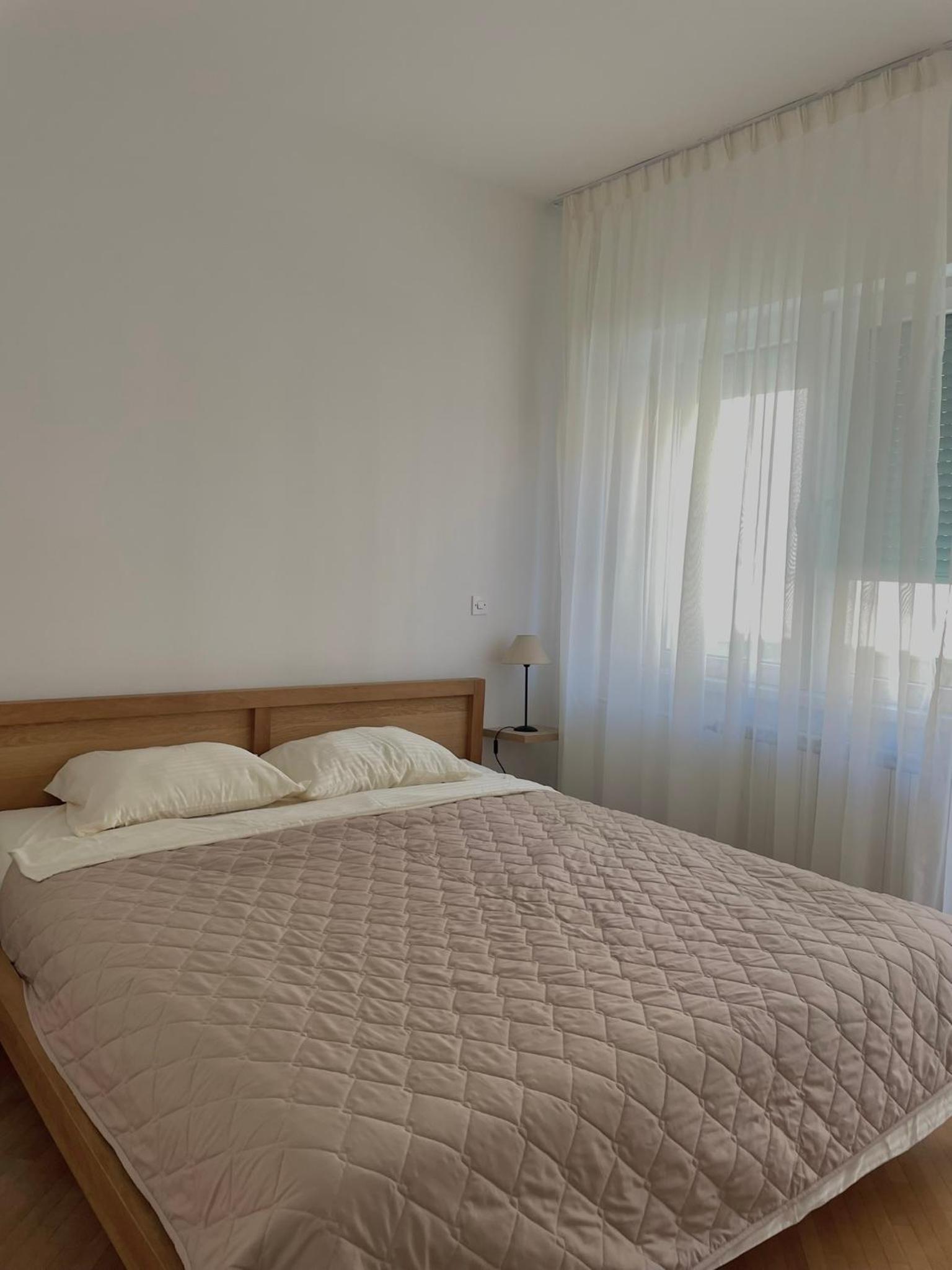 Debar Maalo 2bdrm apt, 2 min walk to City Park