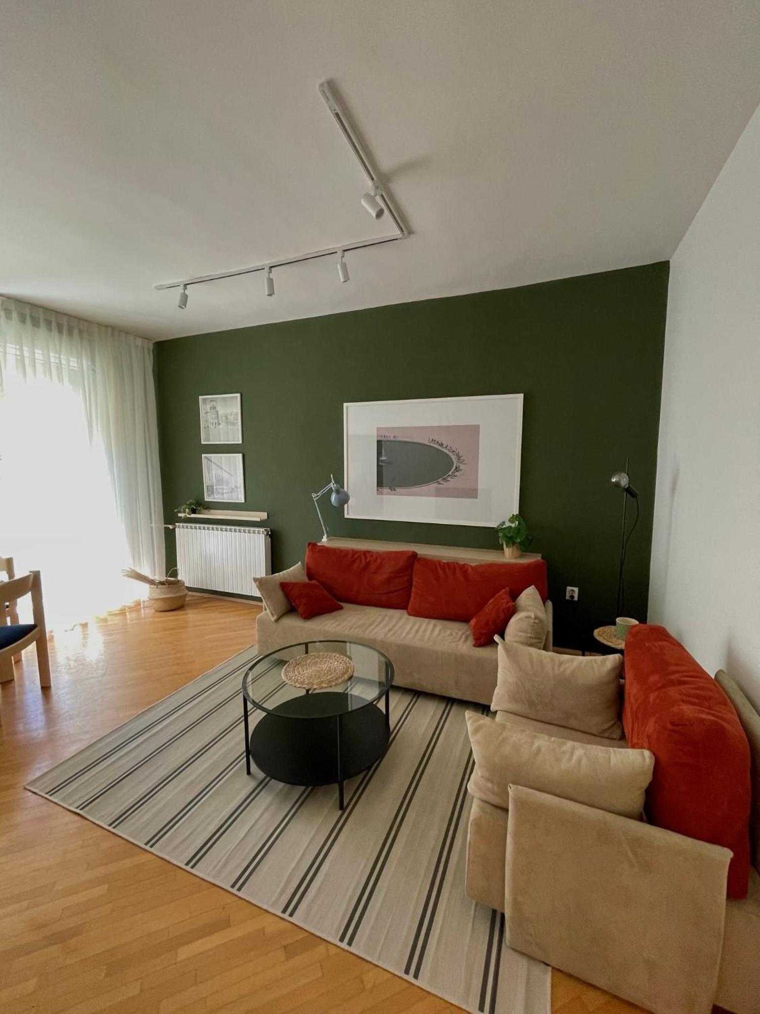 Debar Maalo 2bdrm apt, 2 min walk to City Park