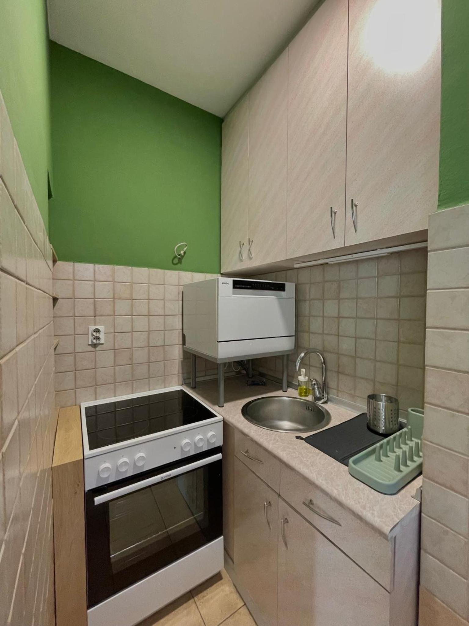 Debar Maalo 2bdrm apt, 2 min walk to City Park