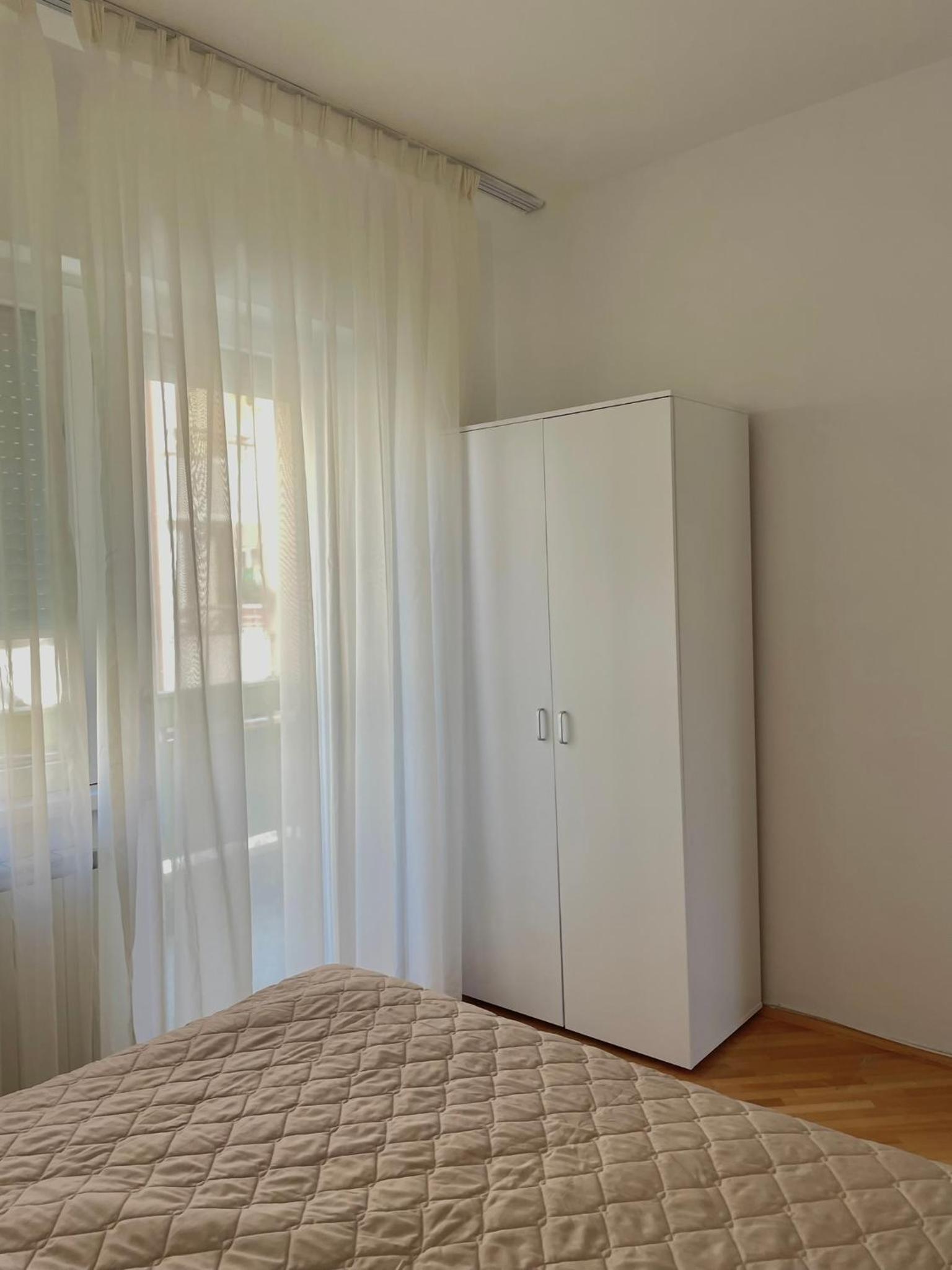 Debar Maalo 2bdrm apt, 2 min walk to City Park