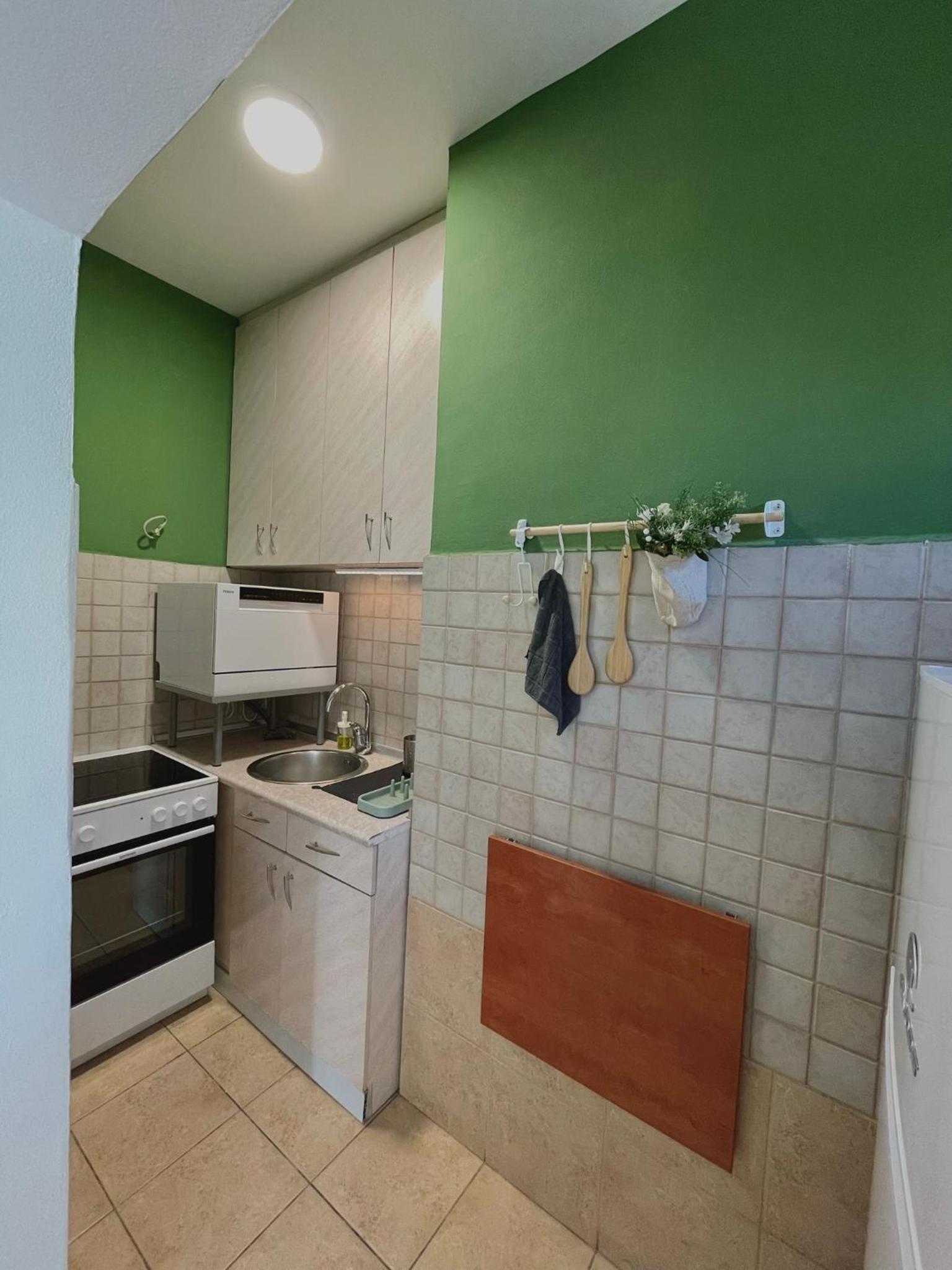 Debar Maalo 2bdrm apt, 2 min walk to City Park