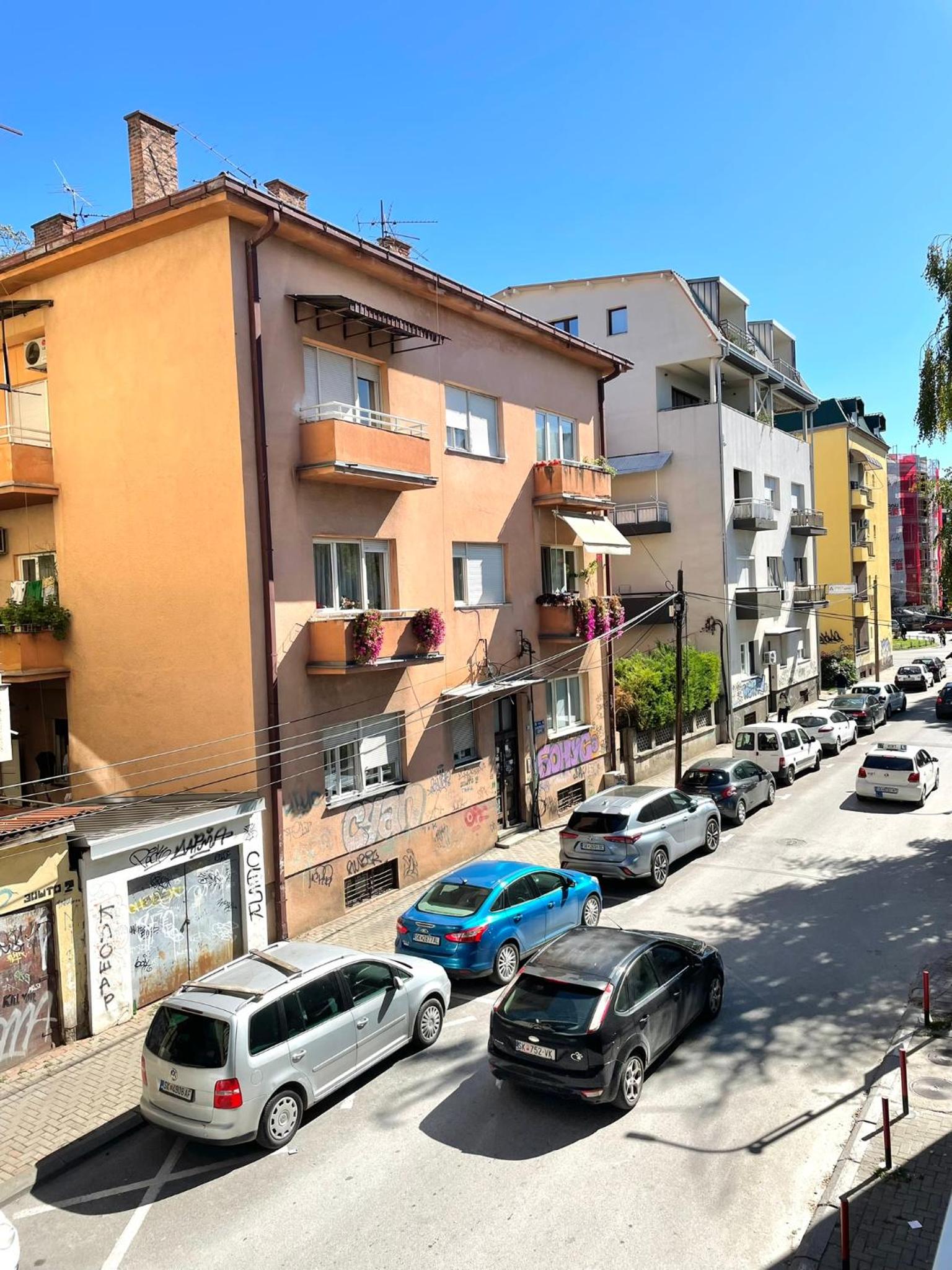 Debar Maalo 2bdrm apt, 2 min walk to City Park