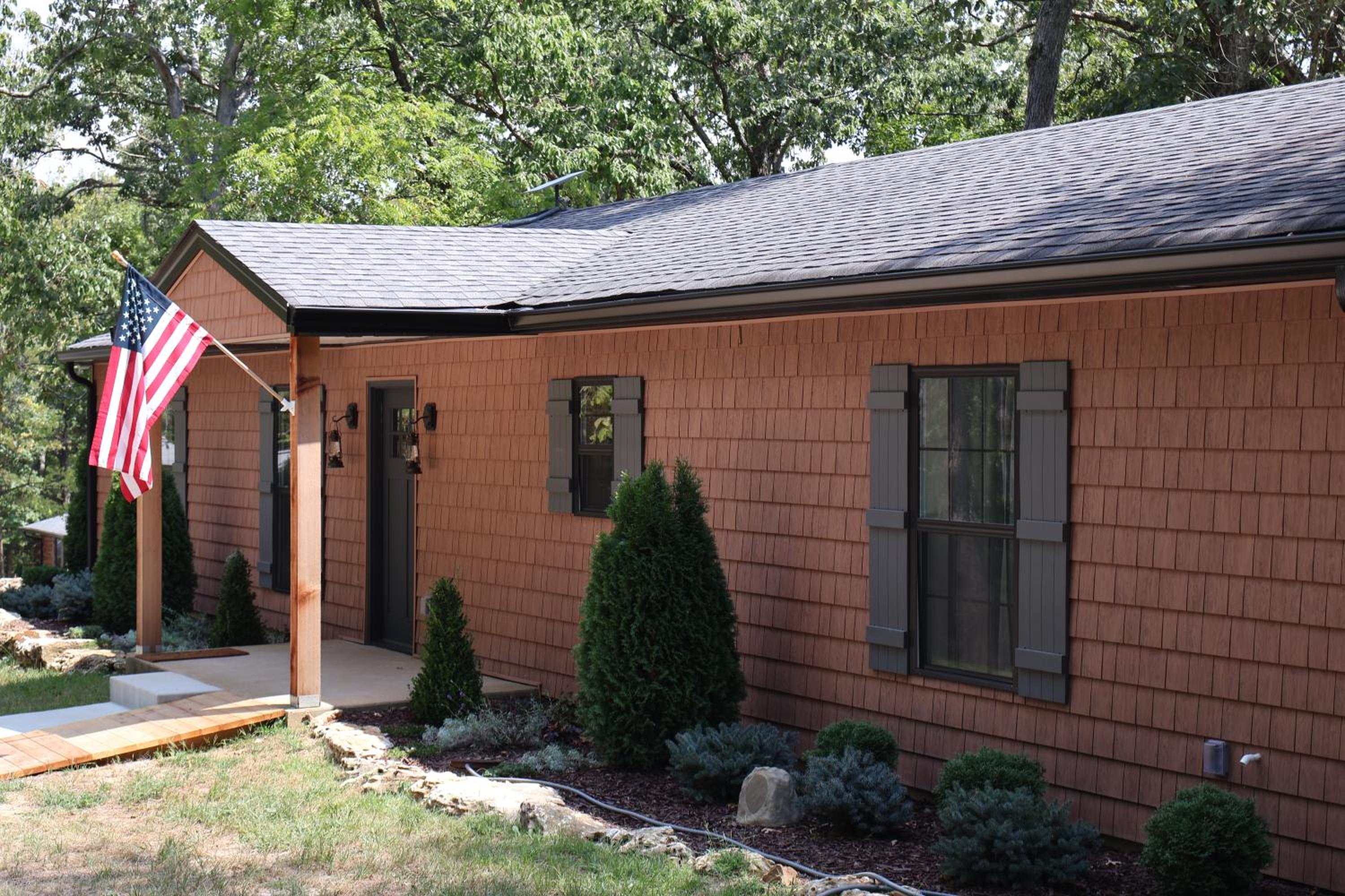 St Louis Vacations - Cozy Cabin Retreat for Your Perfect Getaway - Property Image 1