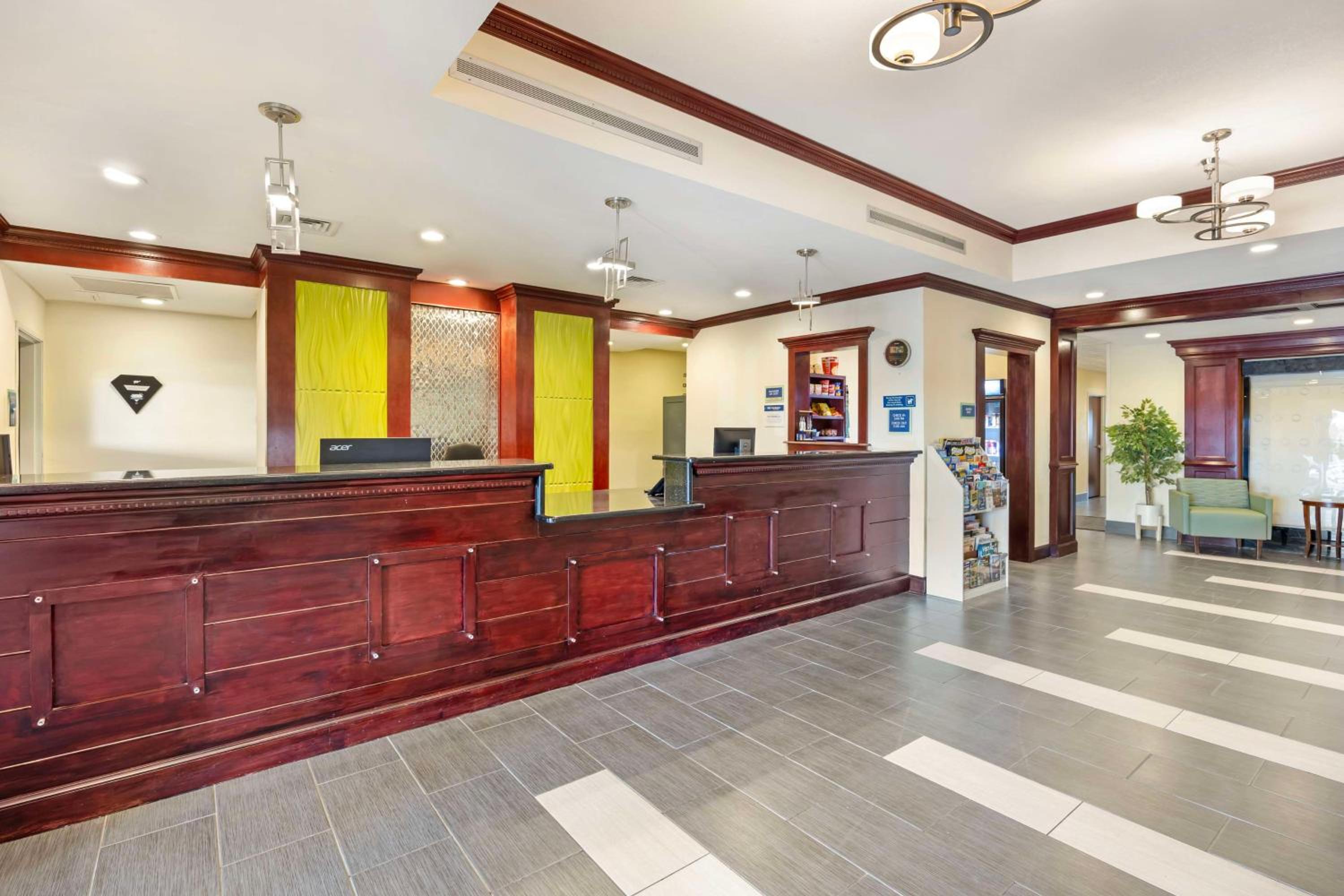 Best Western Plus Pratt