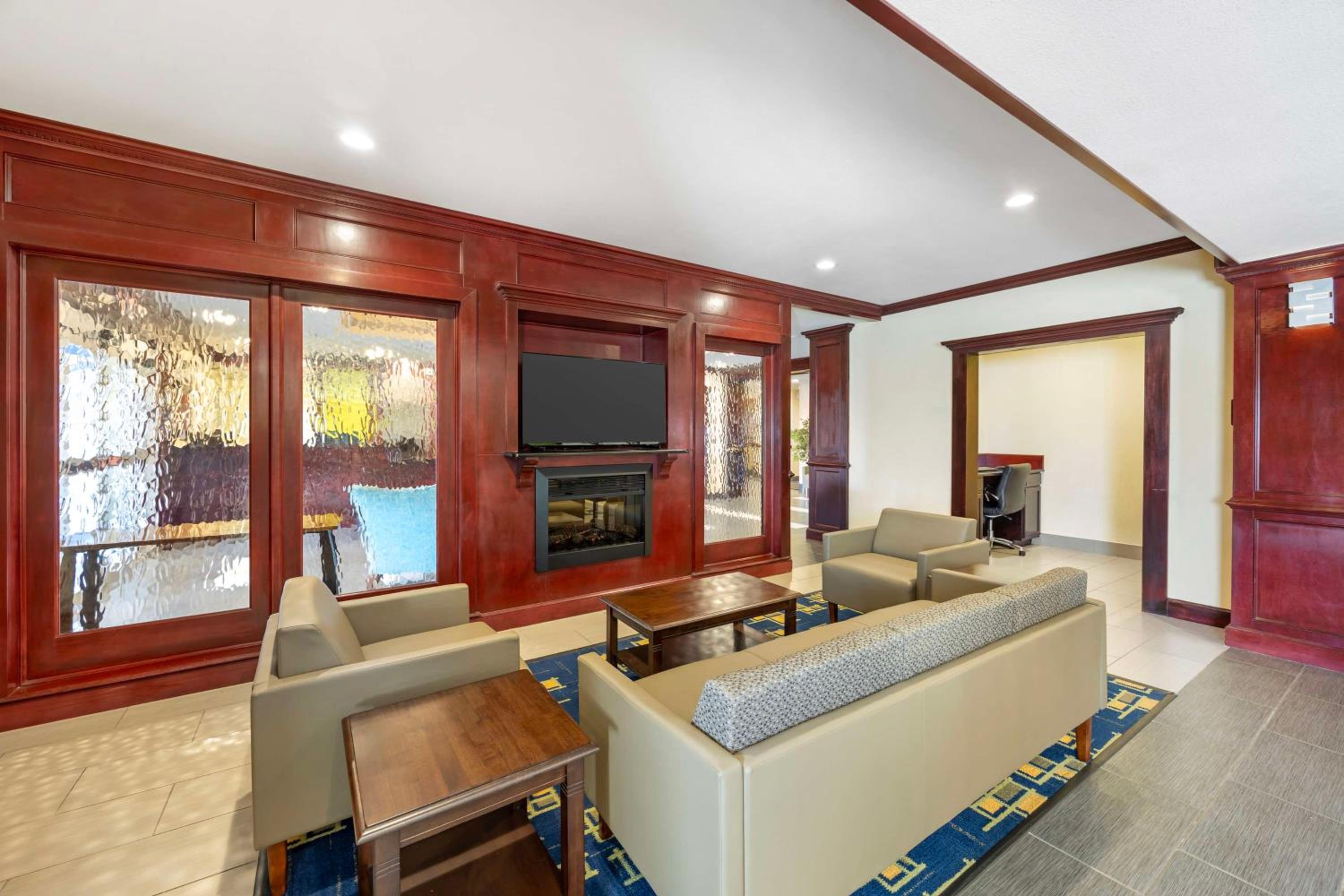 Best Western Plus Pratt
