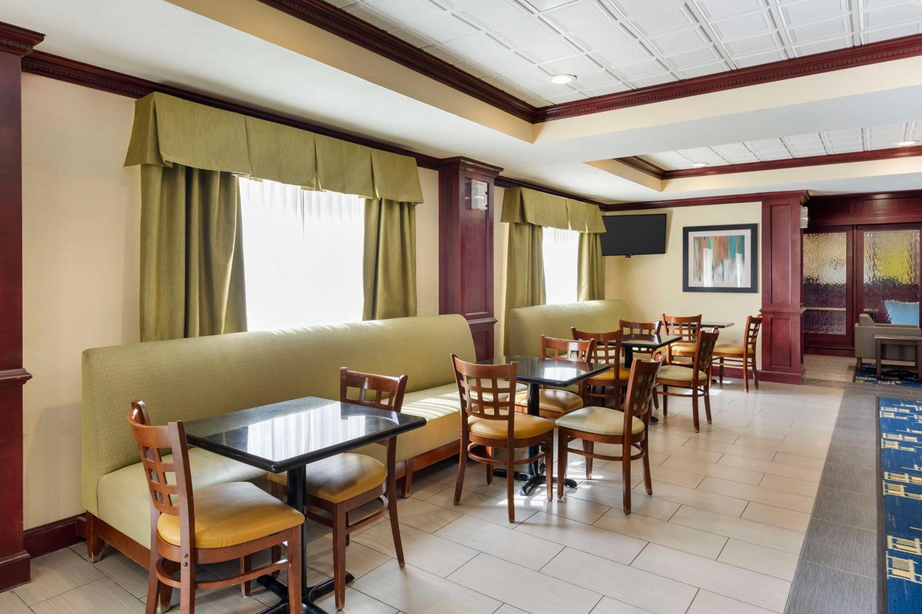 Best Western Plus Pratt