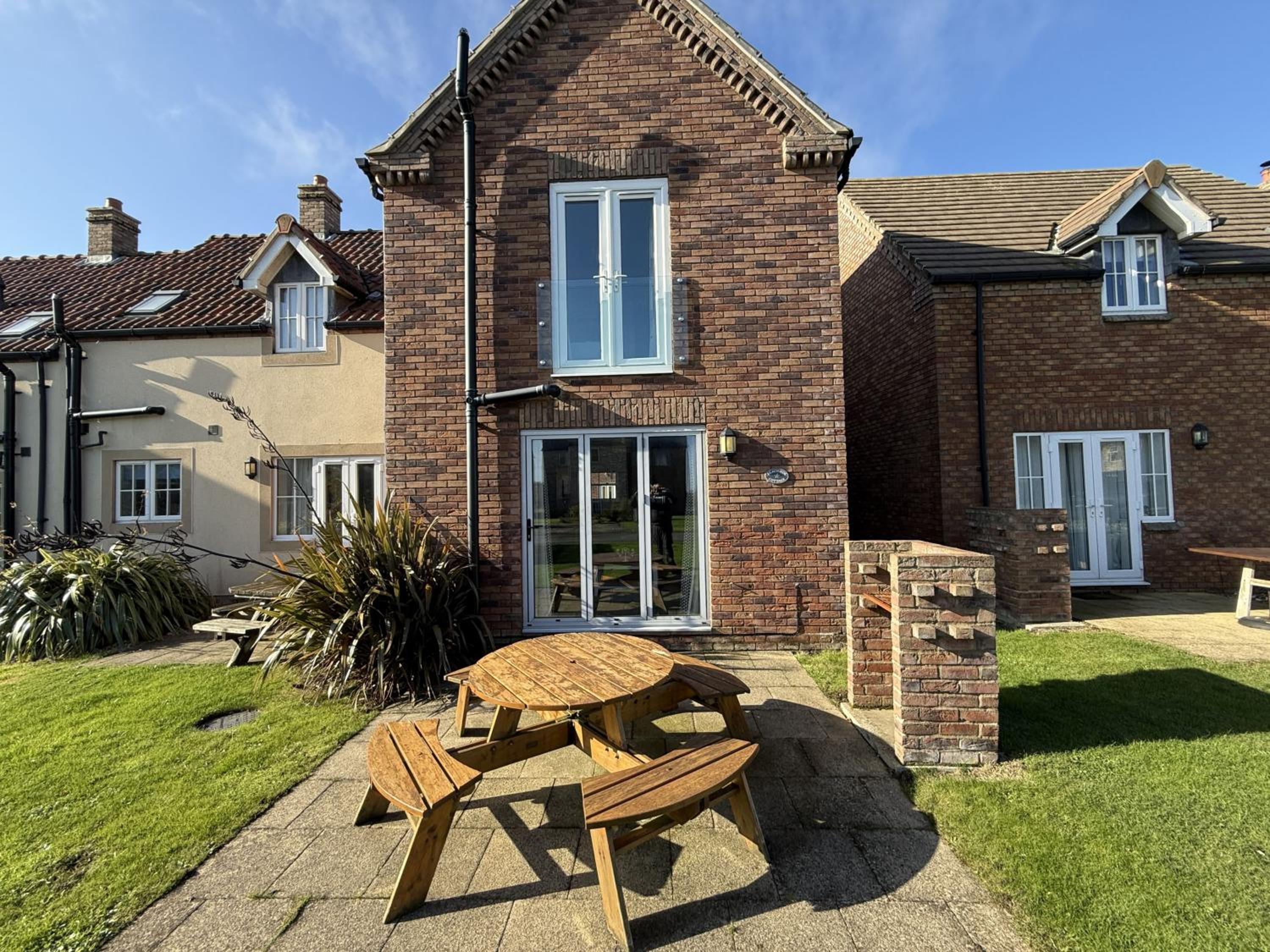 Beachside Cottage - Part of the The Bay Filey Holiday Village with pool, gym and direct beach access, pub, restaurant, tennis and meadows walks