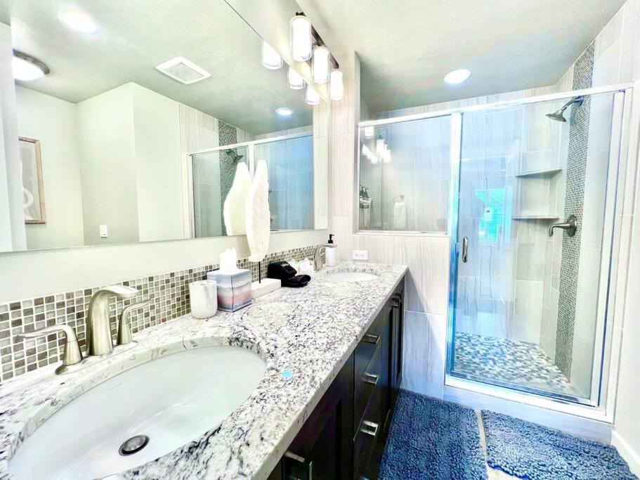 Riverside Retreat-Luxury Living