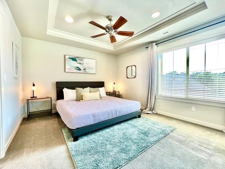 Riverside Retreat-Luxury Living